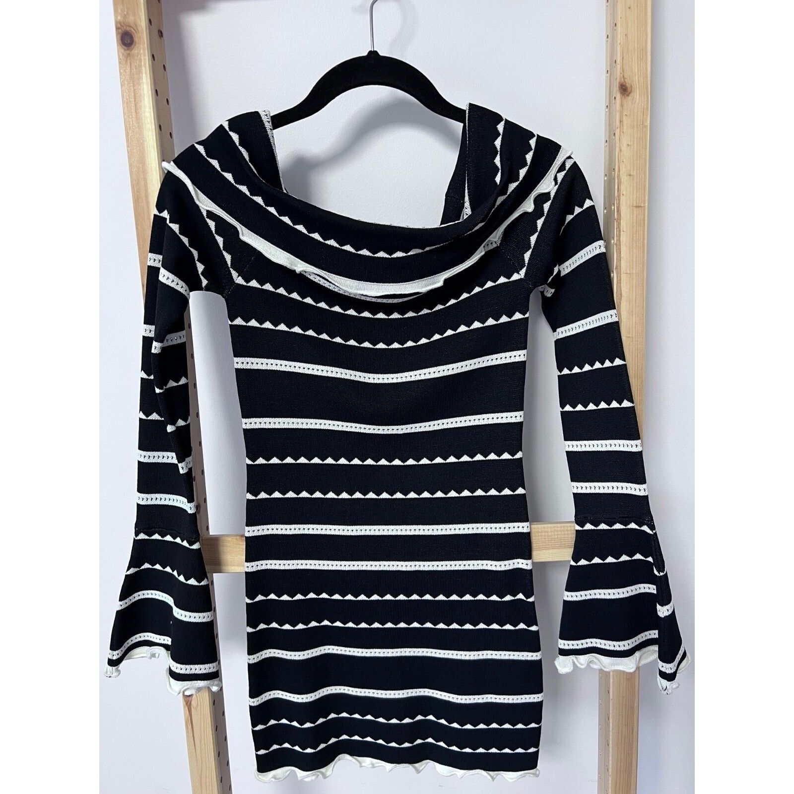 Other Ale by Alessandra Off Shoulder Bell Sleeve Stripe Dress S Size S / US 4 / IT 40 - 1 Thumbnail
