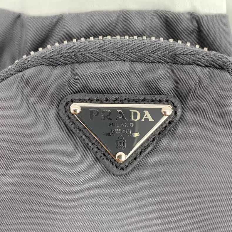 Prada Prada White logo triangle pocket round-neck cotton short-s Size US S / EU 44-46 / 1 - 5 Thumbnail