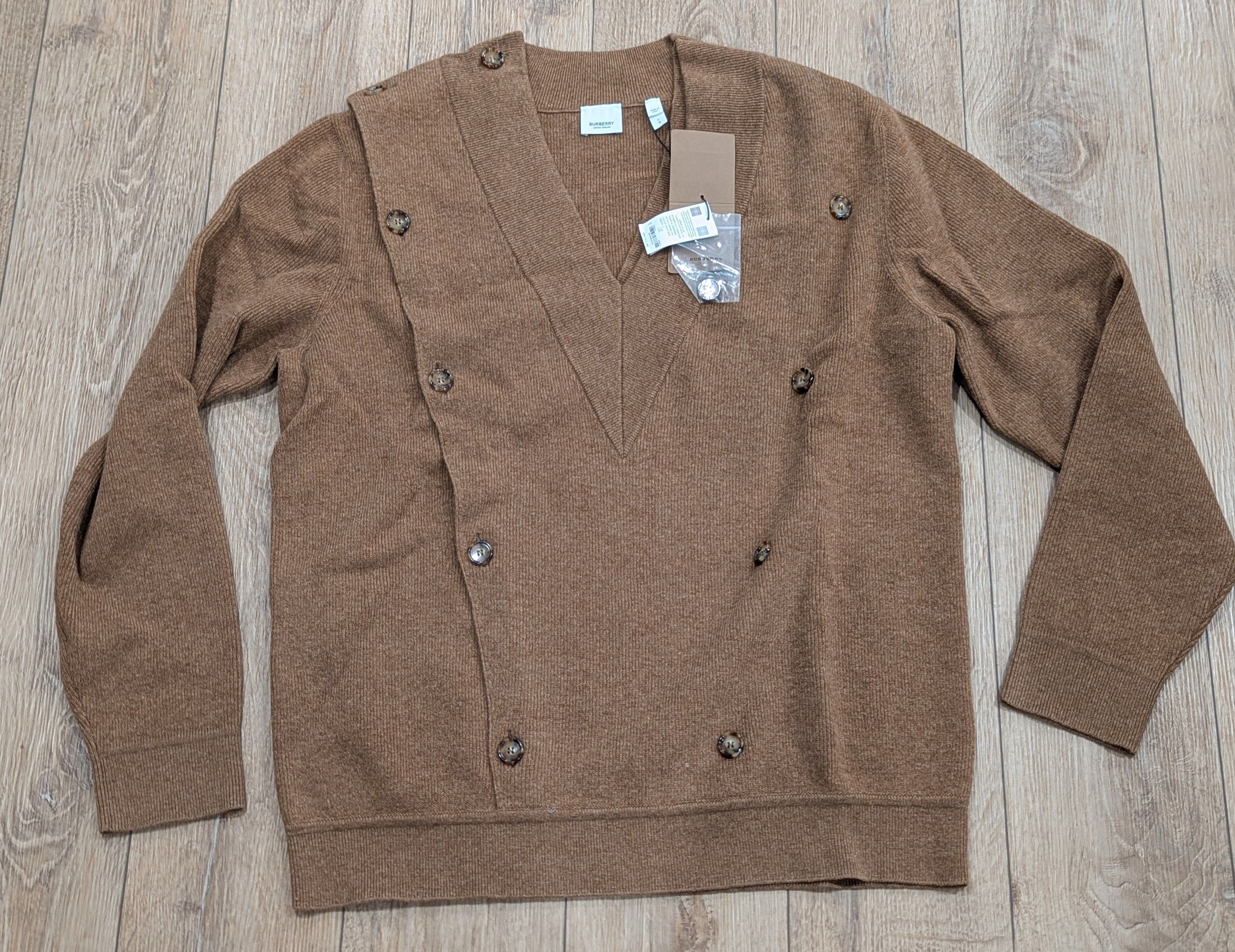 Burberry Burberry Wool Blend V-Neck Jumper Sweater Beige Large Size US L / EU 52-54 / 3 - 1 Thumbnail