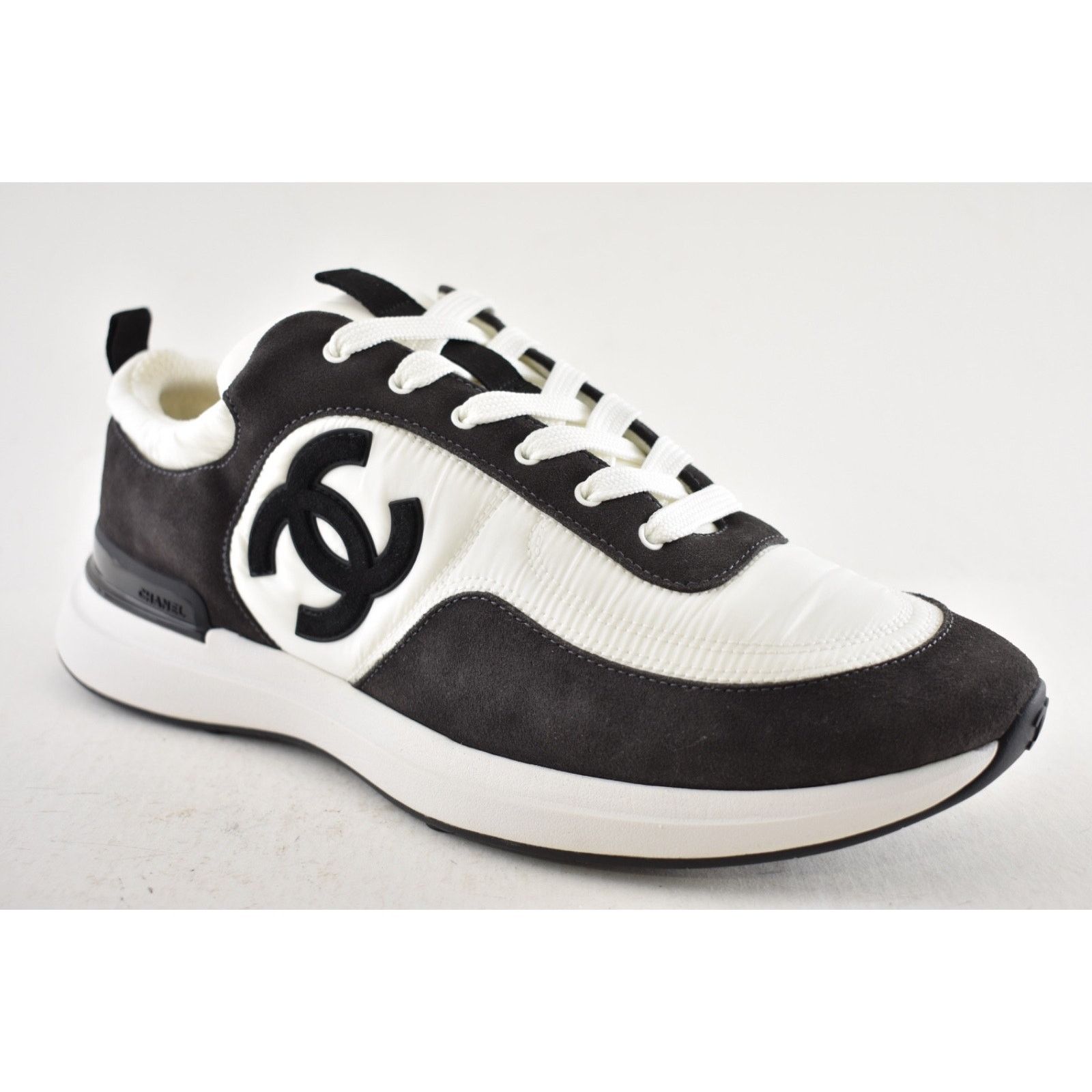 Chanel 21P Mens Grey Black White CC Logo Low Top Lace Up