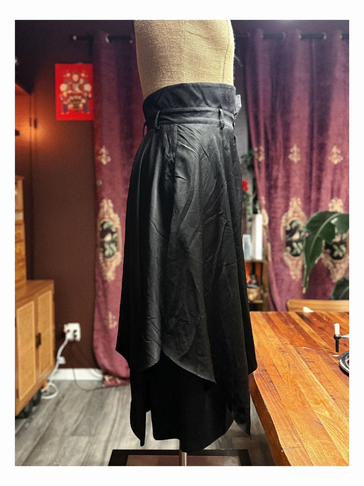 Other Layered Black Skirt-Shorts with High Waist & Button Front Size US 29 - 8 Thumbnail