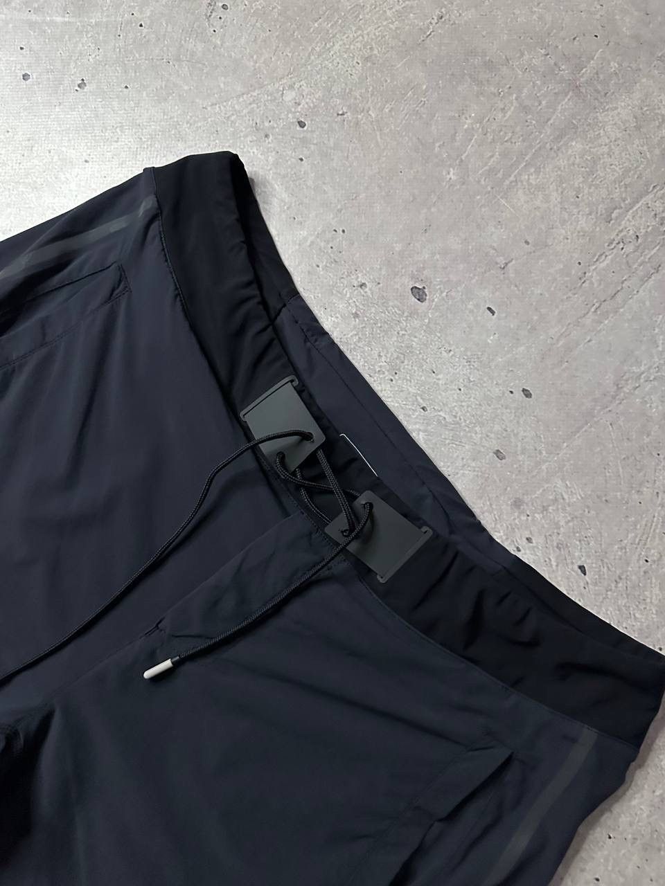 On On Running Hybrid Shorts Men’s S Lightweight Stretch Black Size US 30 / EU 46 - 3 Thumbnail