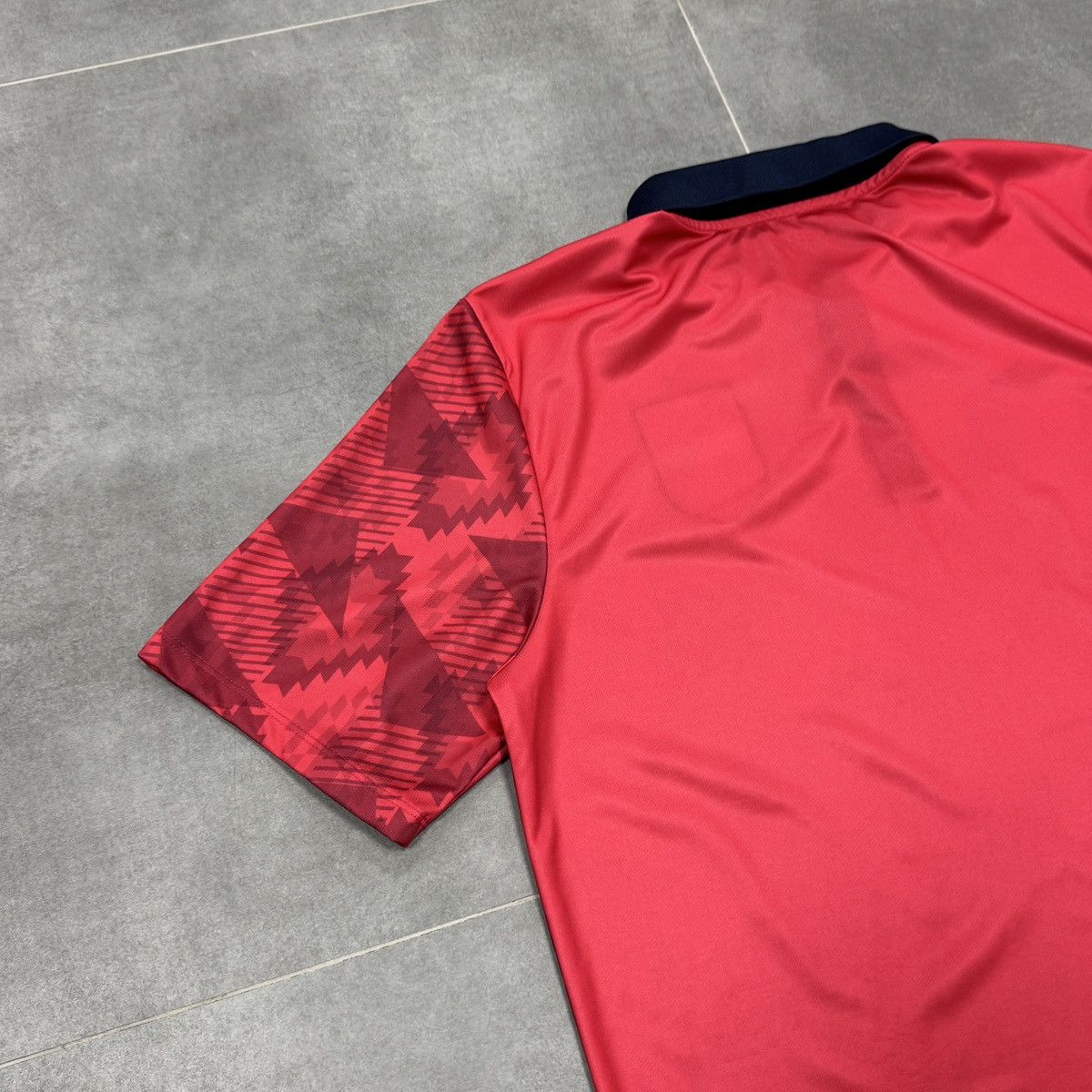Umbro Umbro England National Team 2018 Retro Soccer Jersey Size L Size US L / EU 52-54 / 3 - 17 Thumbnail