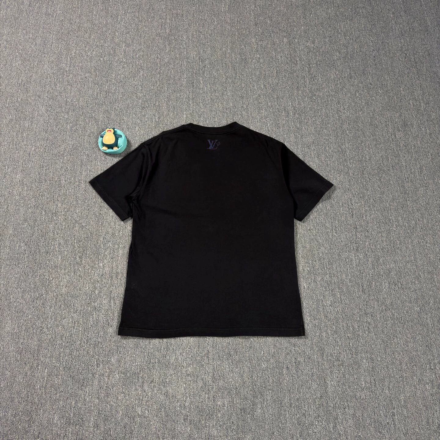 Louis Vuitton LV 25 Scales Logo black short sleeve L Size US L / EU 52-54 / 3 - 2 Thumbnail