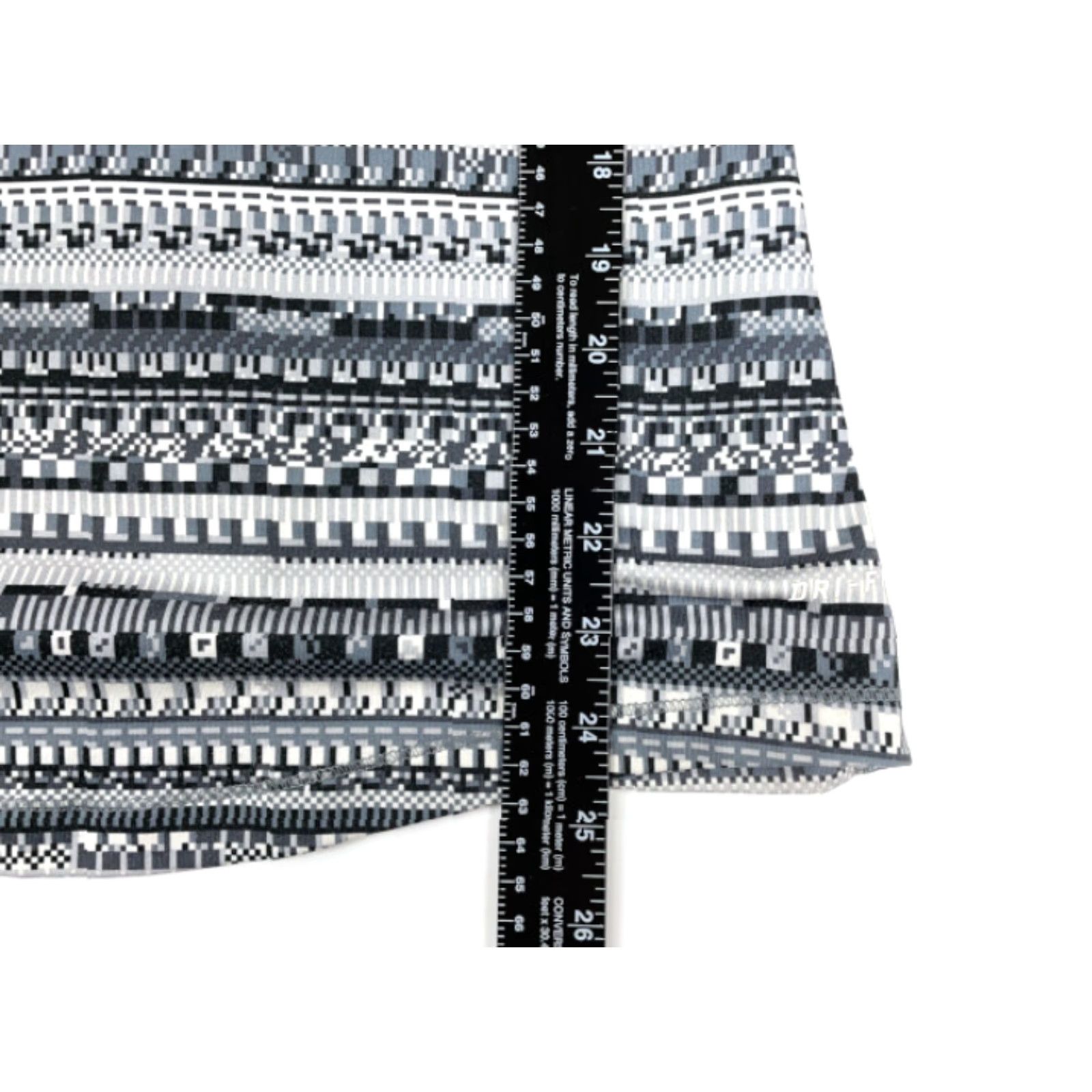 Nike VINTAGE Nike 8-Bit Gray White 1/2-Zip Pullover Dri-Fit Pullover Top Shirt Hyperwarm M Womens Regular Gray Geometric Print 8-Bit Nike Shirt Size M / US 6-8 / IT 42-44 - 7 Thumbnail
