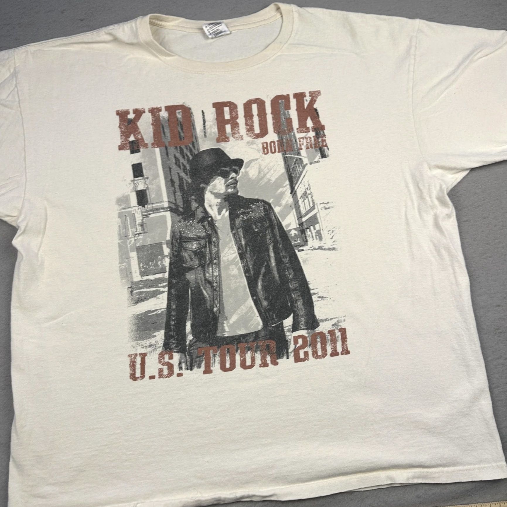 Anvil VINTAGE Kid Rock Shirt Mens 2XL White Born Free U.S. Tour 2011 Concert Graphic Tee Size US XXL / EU 58 / 5 - 4 Thumbnail