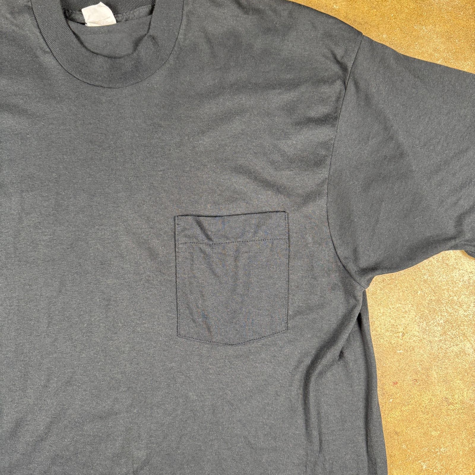 Fruit Of The Loom Vintage Fruit of the Loom Pocket Tee Black Men’s XXL USA Size US XXL / EU 58 / 5 - 2 Thumbnail