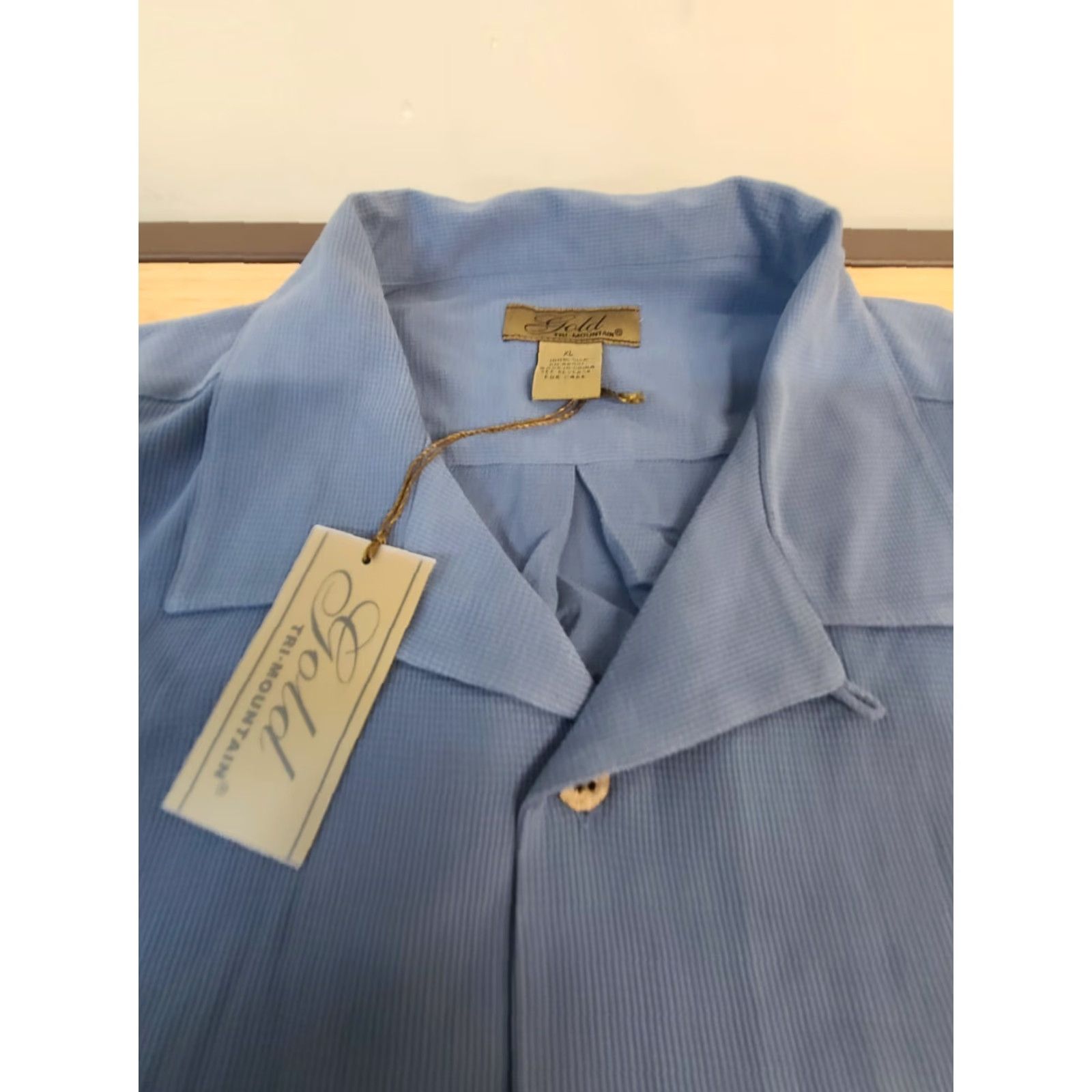 Vintage Tri-Mountain Shirt Mens XL Blue Silk Short Sleeve Button Front Gold Size US XL / EU 56 / 4 - 5 Thumbnail
