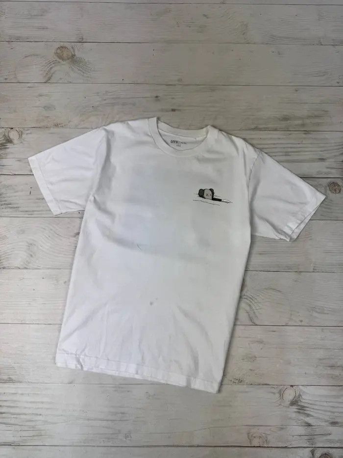 Uniqlo KAWS x Uniqlo Artbook Cover T-shirt Size US L / EU 52-54 / 3 - 3 Thumbnail