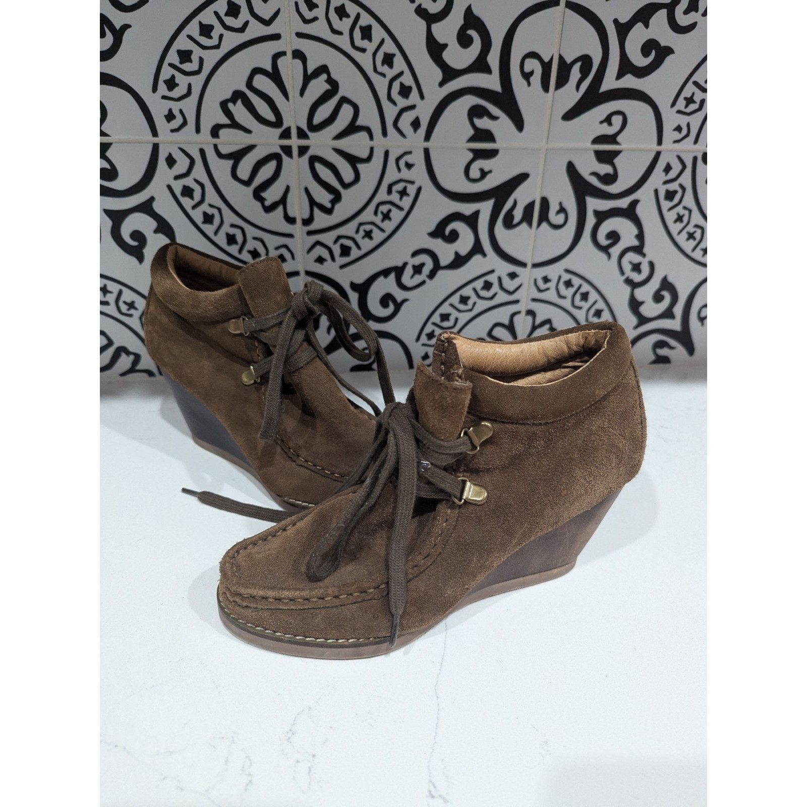 Other Very Volatile Womens Moby Suede Wedge Lace Up Bootie Sz 6 1/ Size US 6.5 / IT 36.5 - 7 Thumbnail