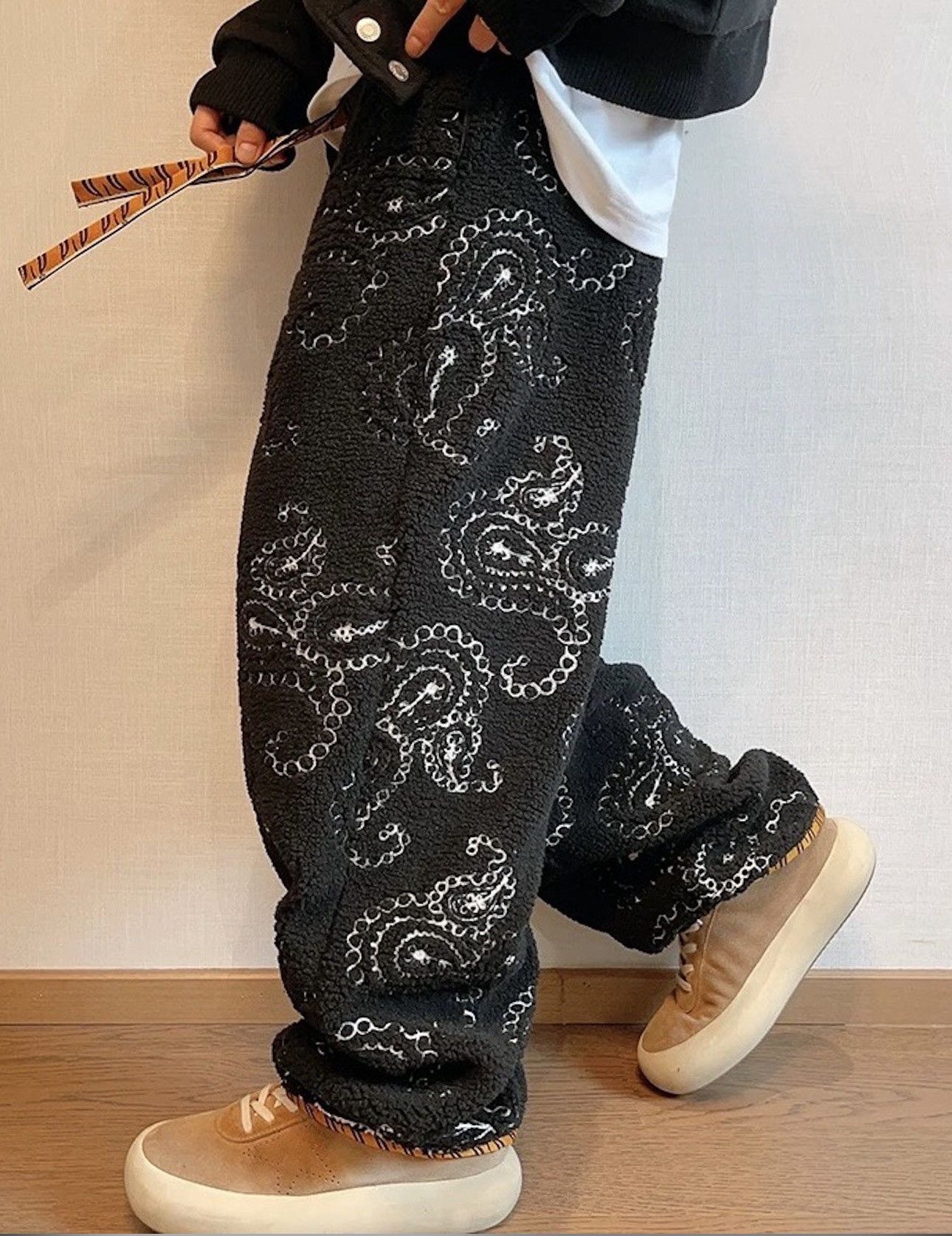 Japanese Brand × Vintage Avant garde retro paisley fleece pants with tiger embroidery Size US 32 / EU 48 - 2 Thumbnail