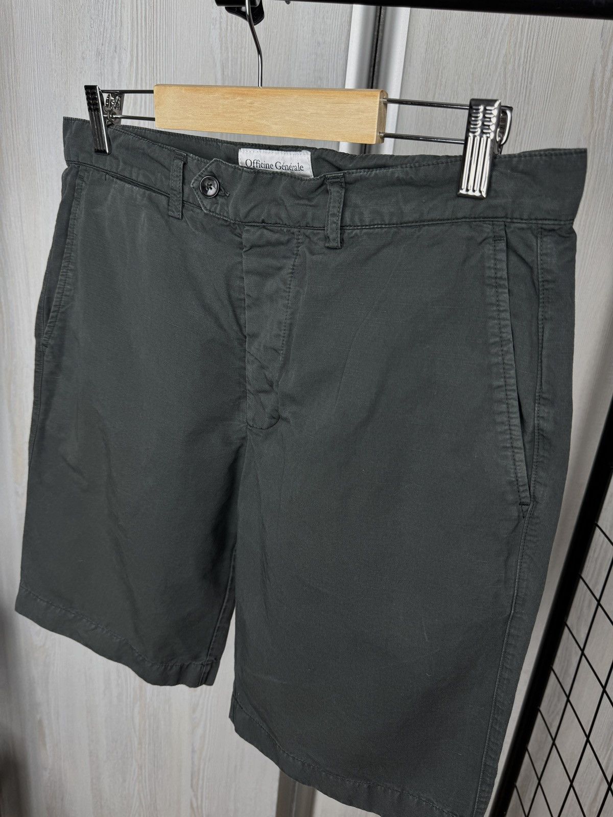 Officine Generale Officine Generale grey men Julian Bermuda graphite shorts Size US 32 / EU 48 - 4 Thumbnail