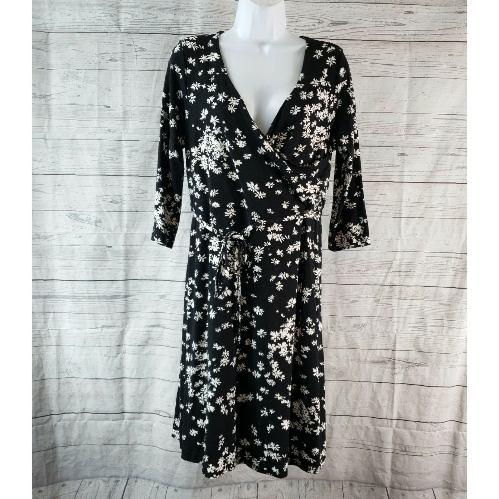 Vintage Hanna Andersson Womens Dress M Black Floral 3/4 Sleeve Rayon Blend Knee Length Belted V-Neck Pullover Shift Pattern: Floral Size M / US 6-8 / IT 42-44 - 2 Thumbnail