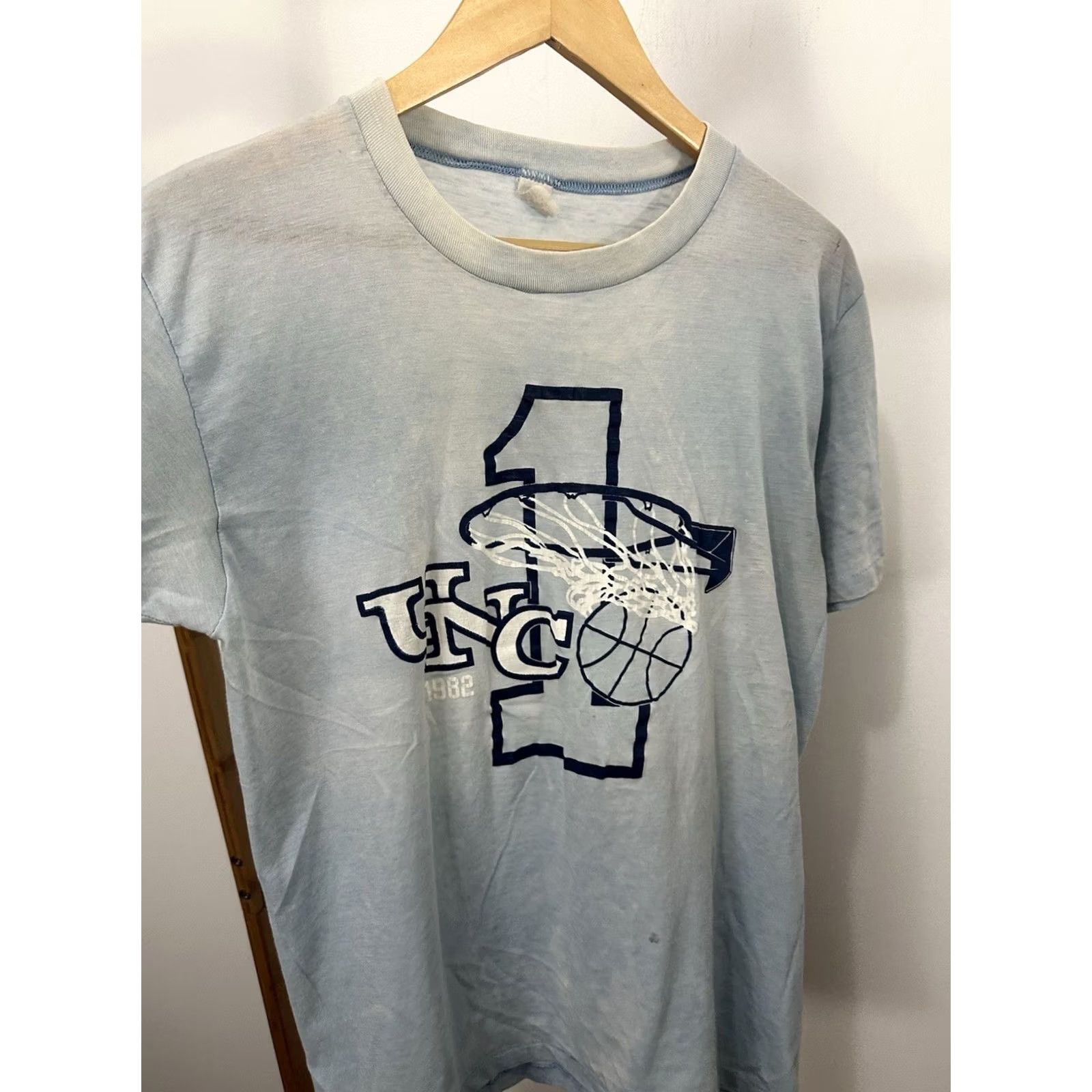 Vintage VTG 80s UNC Carolina Tar Heels Paper Thin Faded Burnout Worn T-Shirt L Men Blue Sh Size US L / EU 52-54 / 3 - 5 Thumbnail