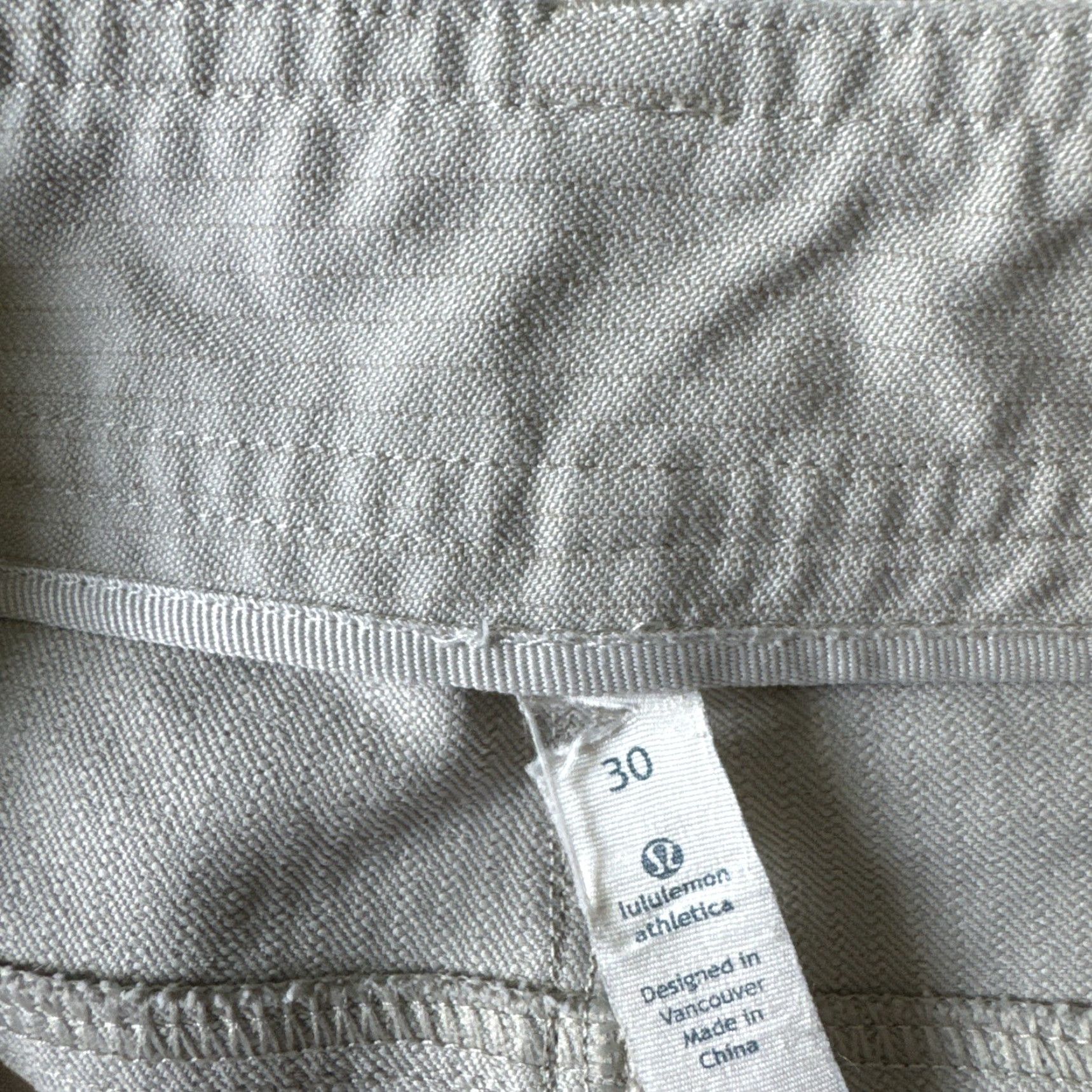 Lululemon Lululemon Men’s Shorts Chino Flat Front Pockets Size 30 Yellow Regular Used Size US 30 / EU 46 - 4 Thumbnail