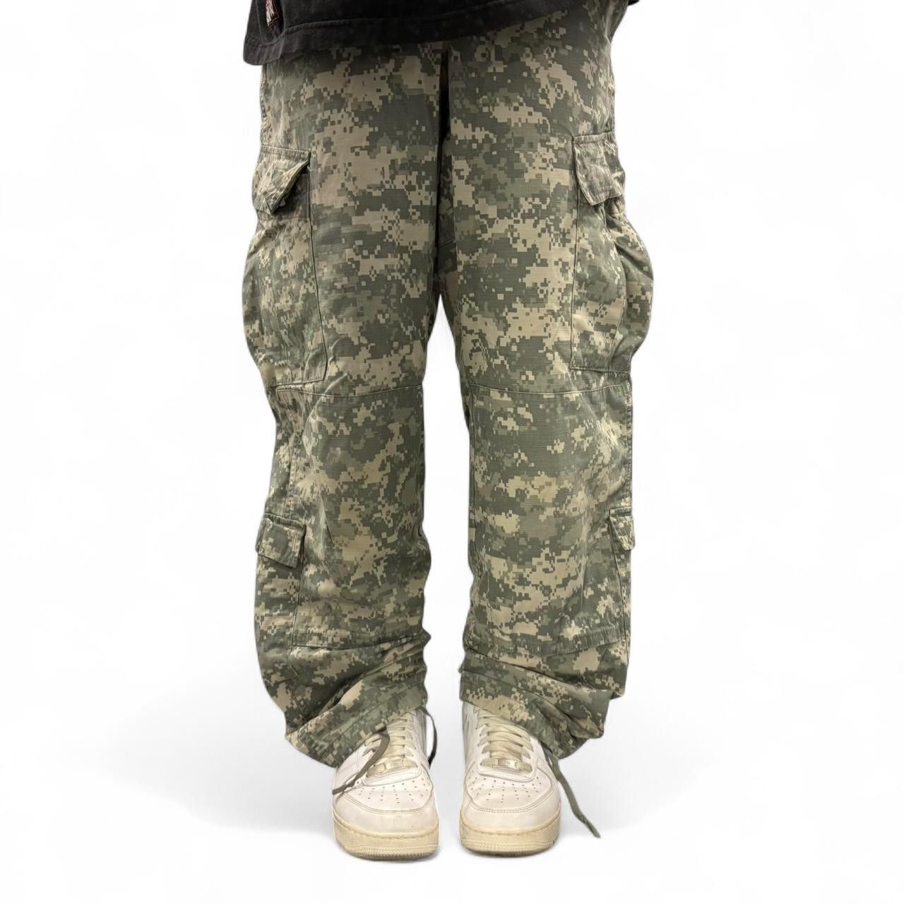 Vintage Crazy Vintage Y2K/2000s Baggy Camo Skater Grunge Military Cargo Pants! Size US 33 - 1 Thumbnail