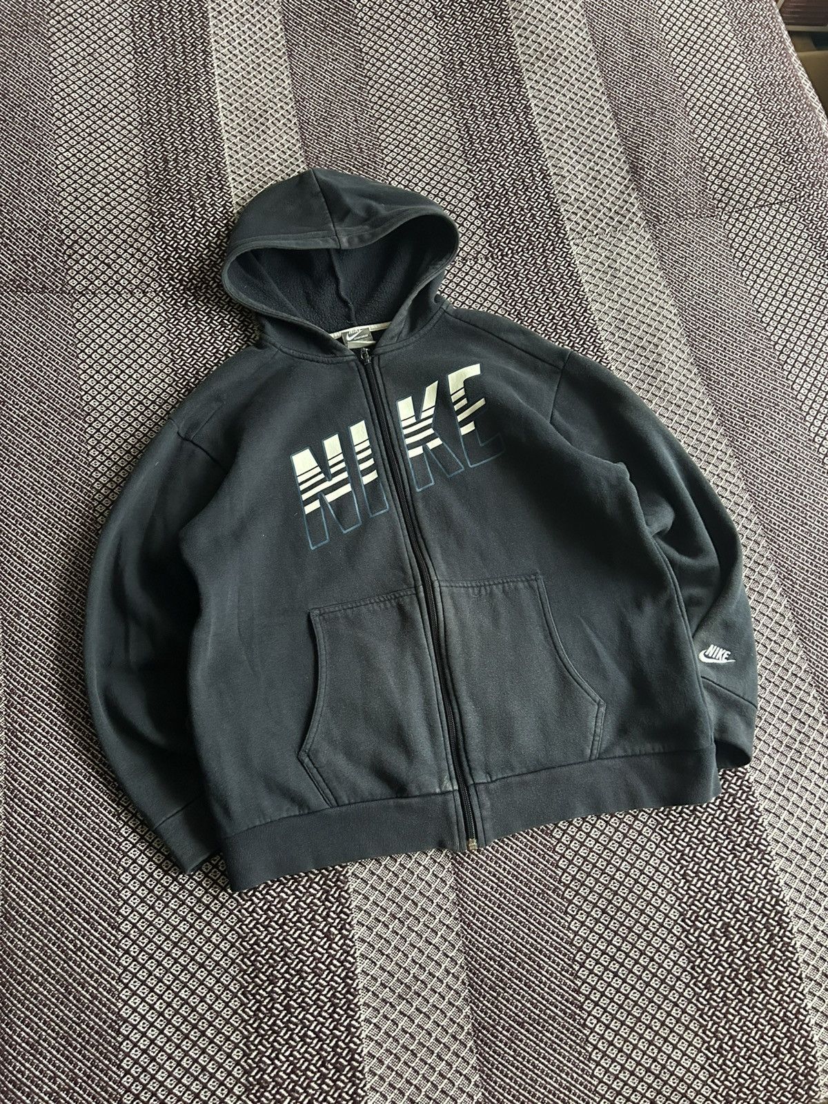 Nike Vintage Nike Sportswear Big Logo Zip Up Hoodie Distressed Size S / US 4 / IT 40 - 4 Thumbnail