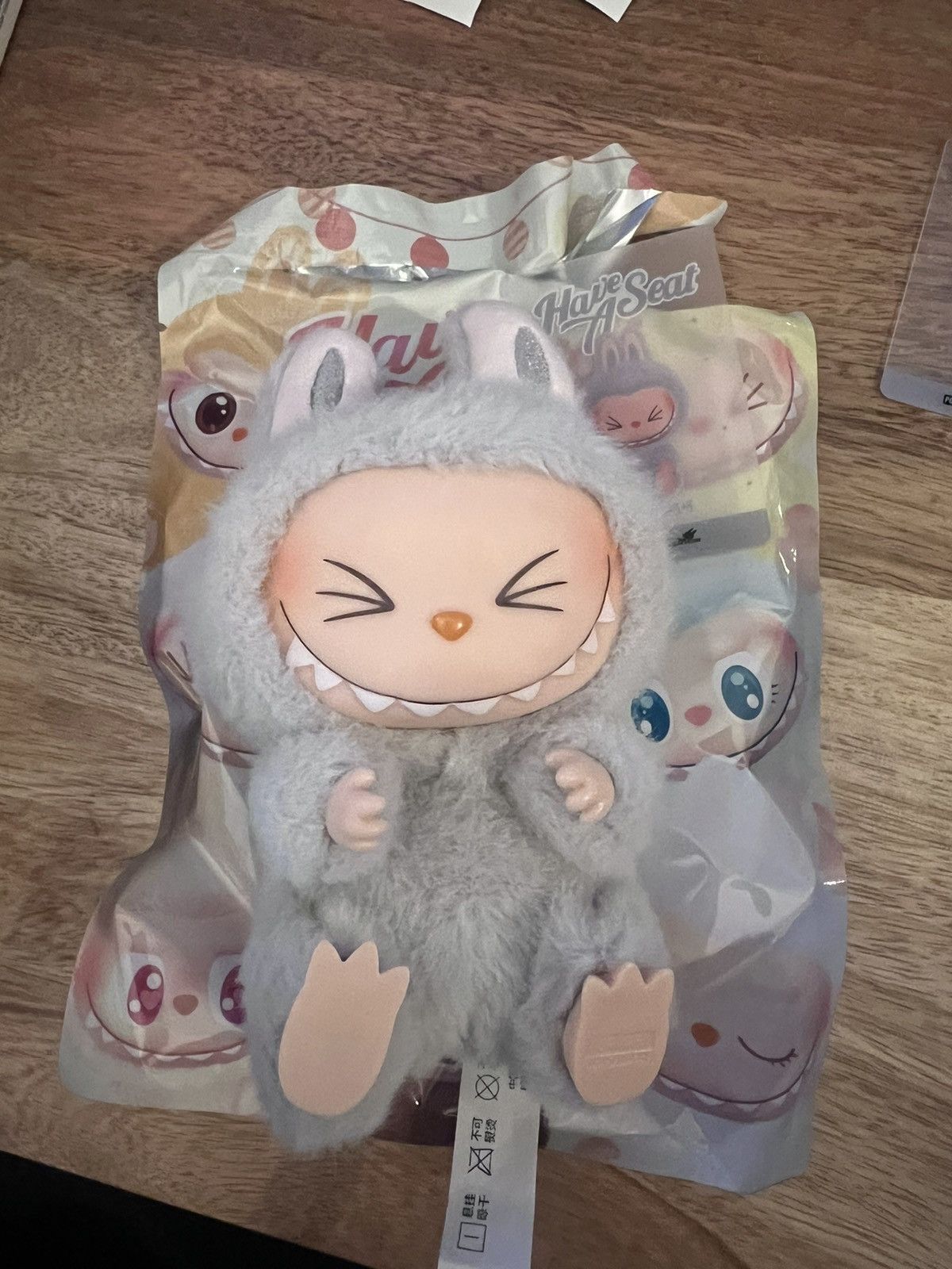 Labucq Labubu keychain hehe have a seat Size ONE SIZE - 2 Thumbnail