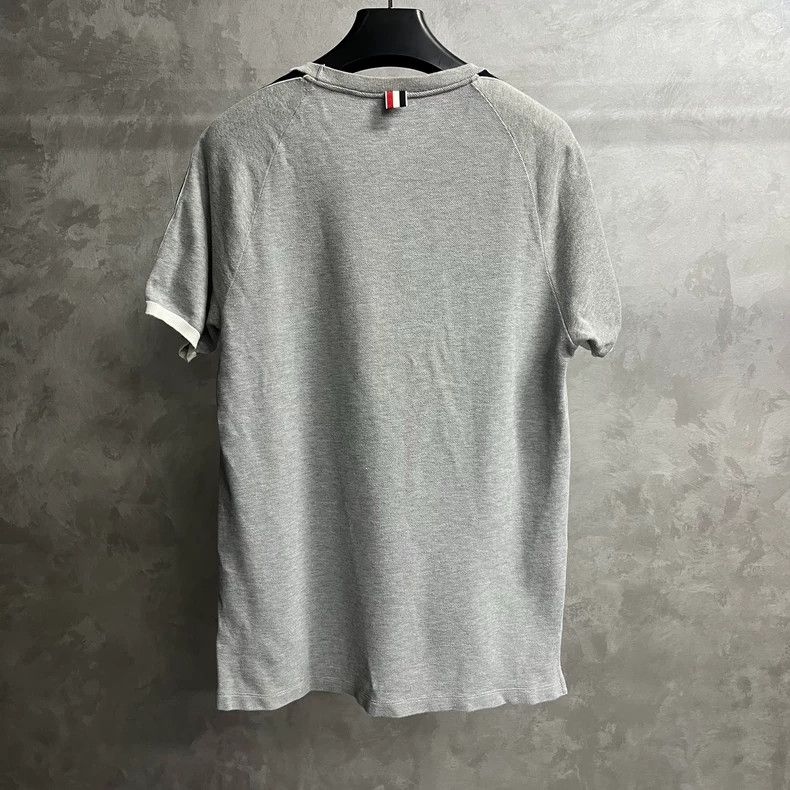 Thom Browne Thom browne The latest gray side striped short-sleeved Polo Size US L / EU 52-54 / 3 - 5 Thumbnail