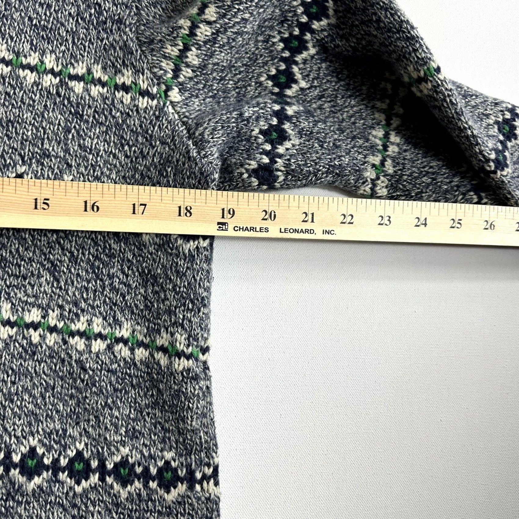 American Eagle Outfitters VINTAGE American Eagle Men’s Gray Aztec Sweater Size Medium Mock Neck Athletic Fit Women Sweater Pullover Long Sleeve Size M / US 6-8 / IT 42-44 - 6 Thumbnail