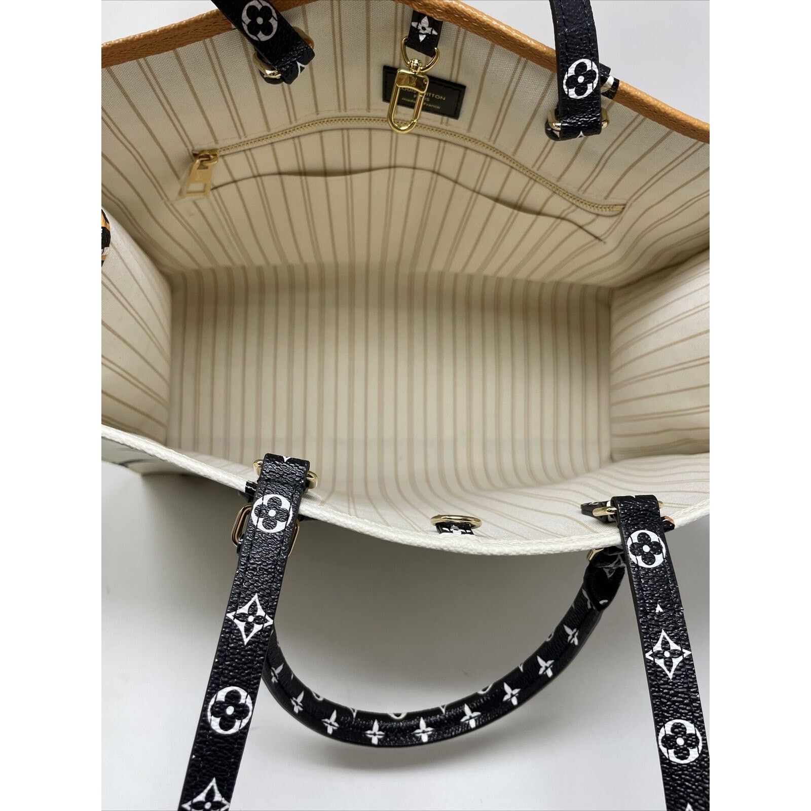 Louis Vuitton LOUIS VUITTON ONTHEGO GIANT JUNGLE MONOGRAM IVORY CARAMEL Size ONE SIZE - 15 Thumbnail