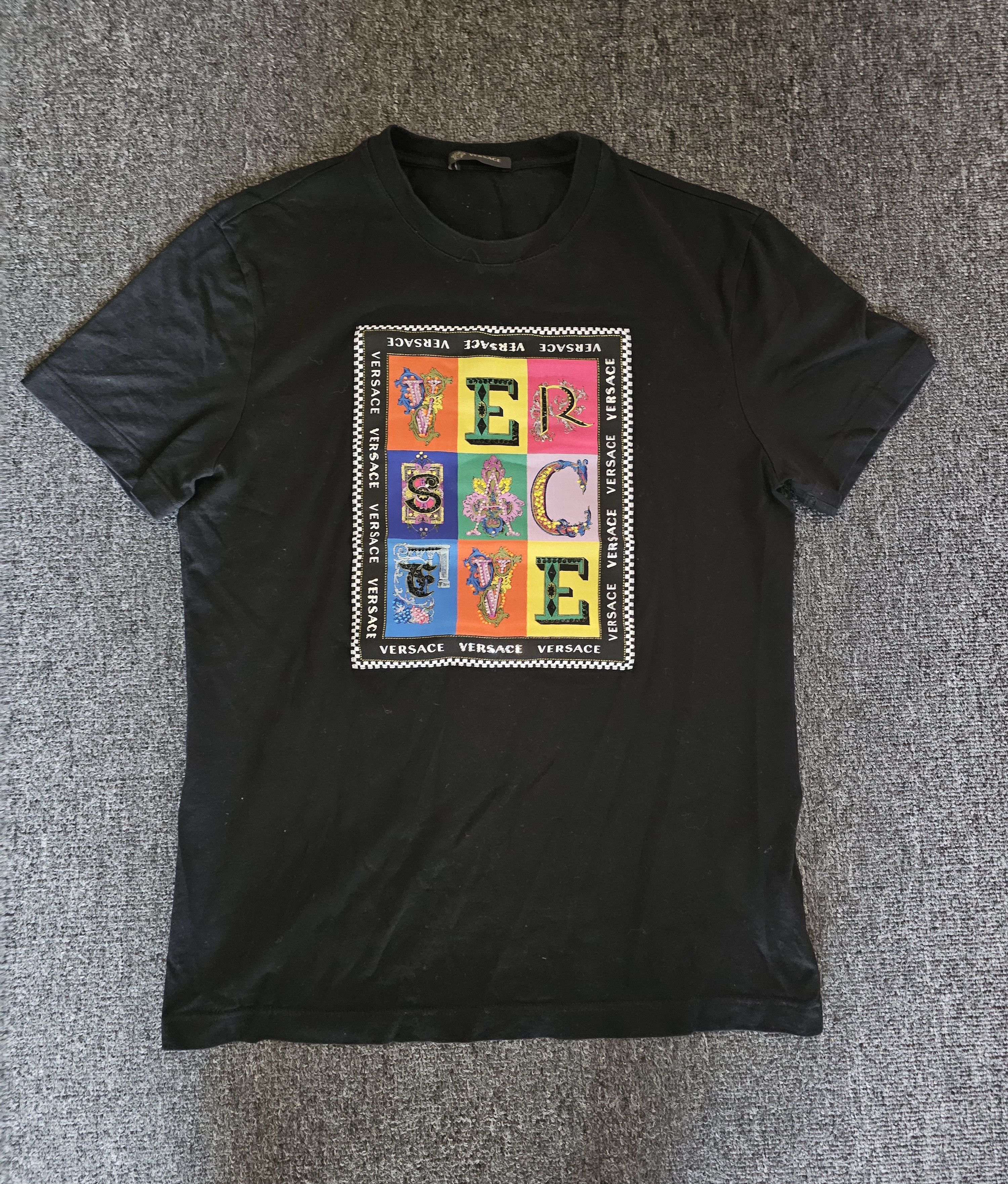 Versace Unisex Diamond T-shirts Size S like new