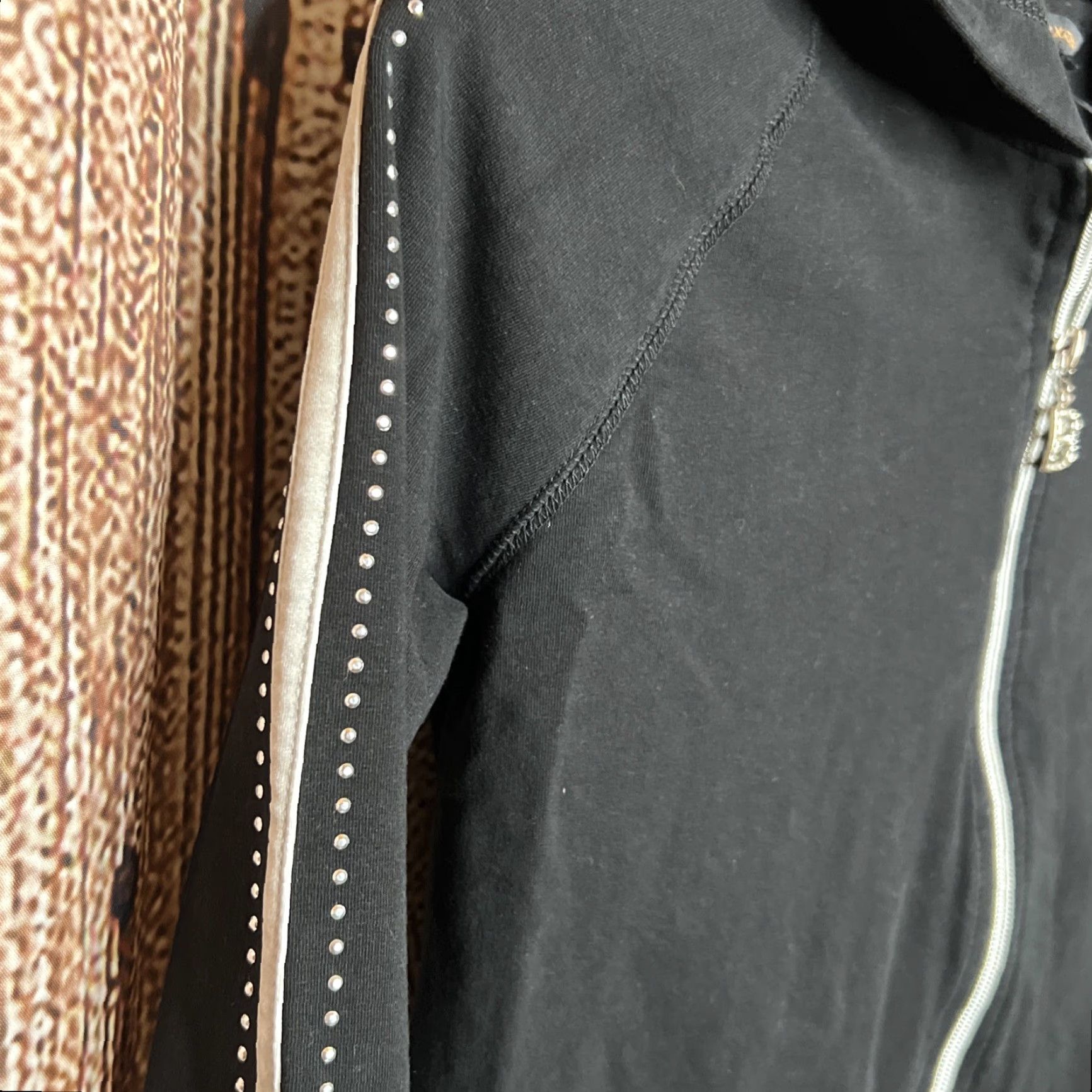Bcbgmaxazria VINTAGE BCBGMAXAZRIA Hoodie Women S Black Full Zip Hooded Pockets Rhinestone Grunge 90s Size S / US 4 / IT 40 - 2 Thumbnail