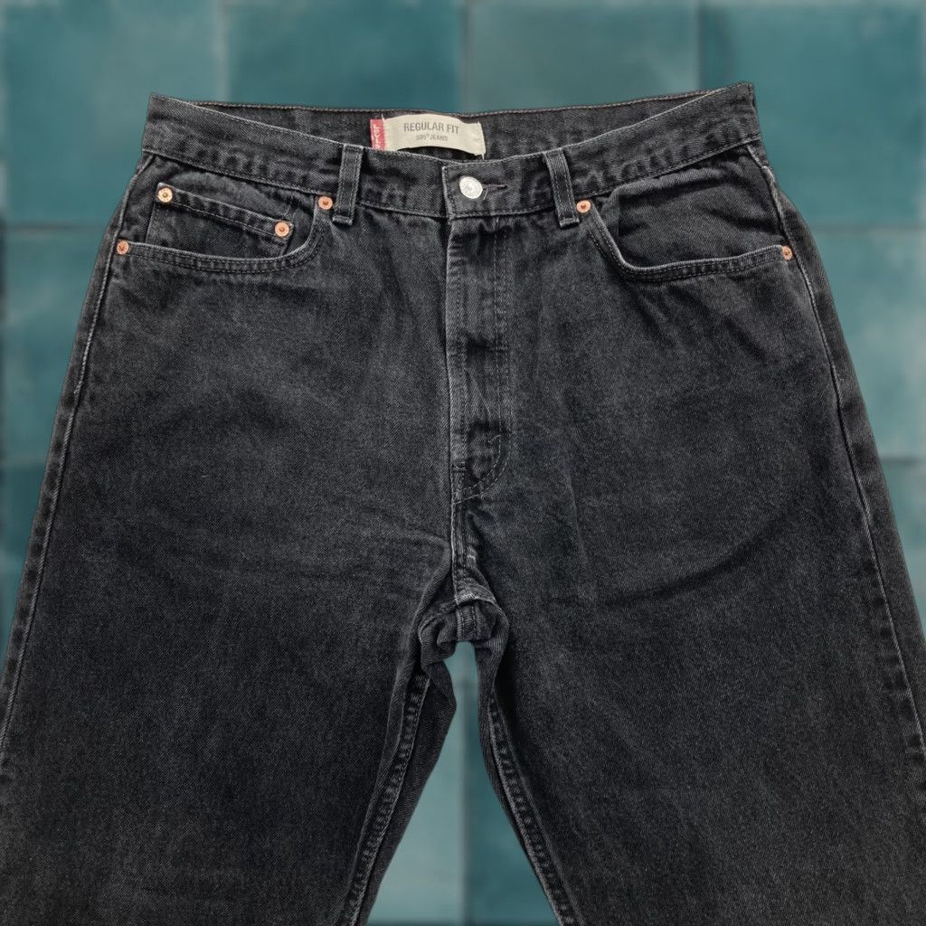 Levi's VINTAGE Levi's 505 Jeans Mens 36x32 Regular Fit Straight Leg Black Denim 2004 Y2K Size US 36 / EU 52 - 1 Thumbnail