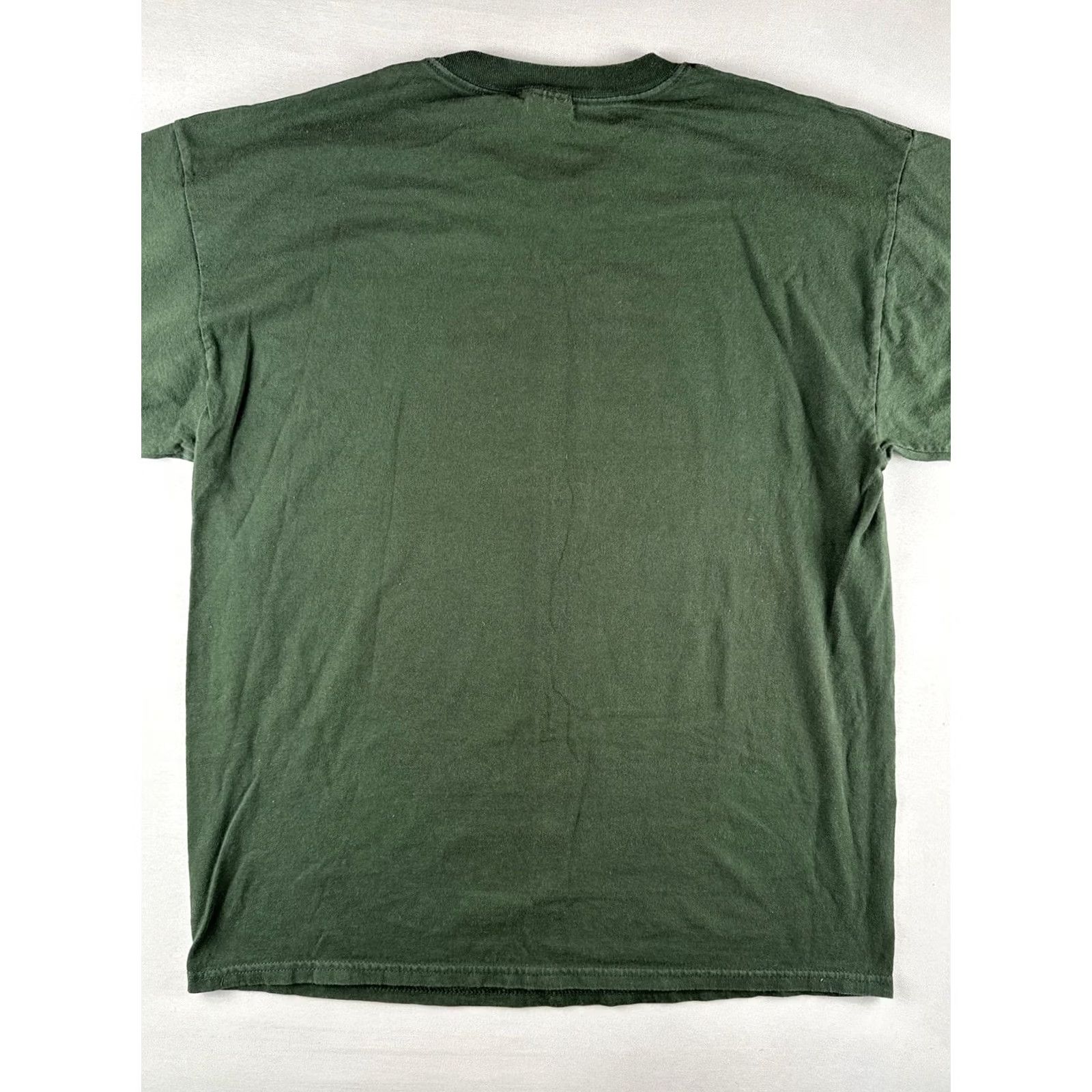 Gildan VINTAGE Gildan Oliver Tractor T-Shirt XL Green Farm Equipment Logo Tee Crew Neck Short Sleeve Mens Regular Cotton 2000s Retro Classic Size US XL / EU 56 / 4 - 5 Thumbnail