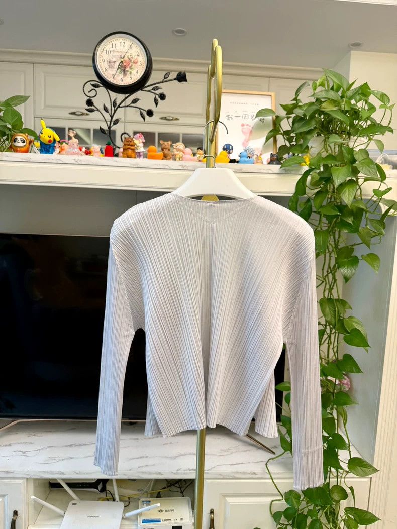 Issey Miyake Issey Miyake size:3 A light grey pleated cardigan Size XS / US 0-2 / IT 36-38 - 7 Thumbnail