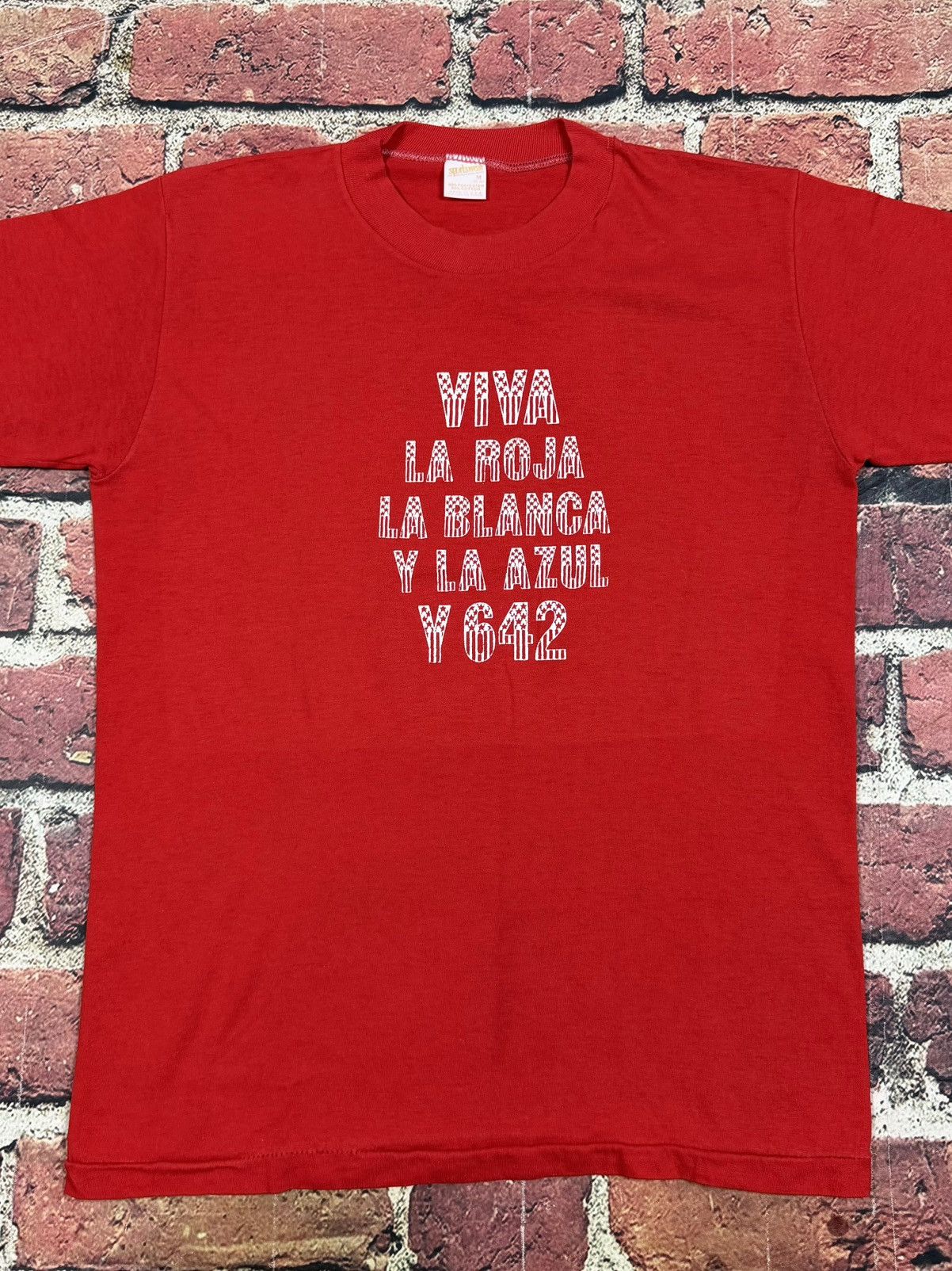 Vintage UE Local Union Viva La Roja La Blanca Y La Azul Tee 80s Size US M / EU 48-50 / 2 - 3 Thumbnail