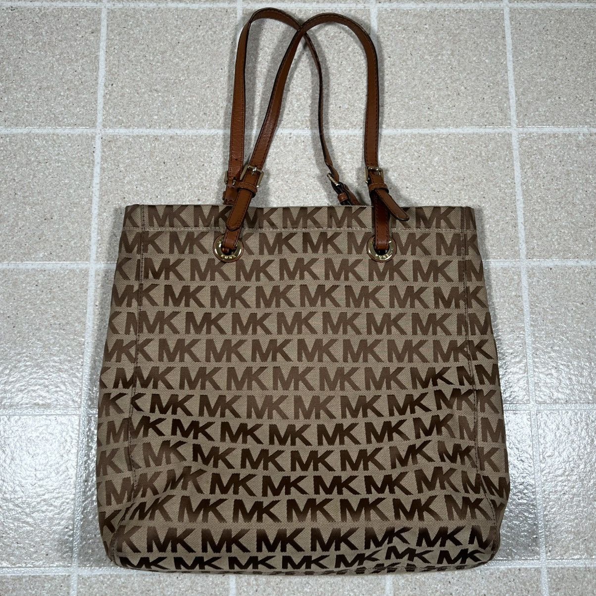 Michael Kors MICHAEL Michael Kors Tote Bag Large Beige Mocha Canvas Logo Size ONE SIZE - 1 Thumbnail