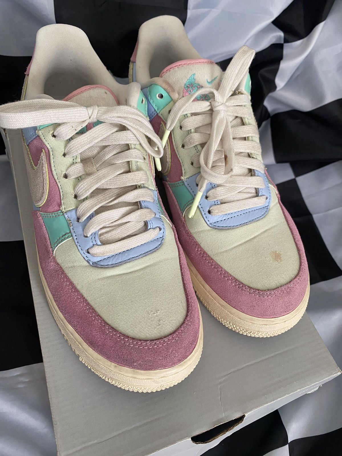 Nike Nike Air Force One Easter size 9 Size US 9 / EU 42 - 4 Thumbnail