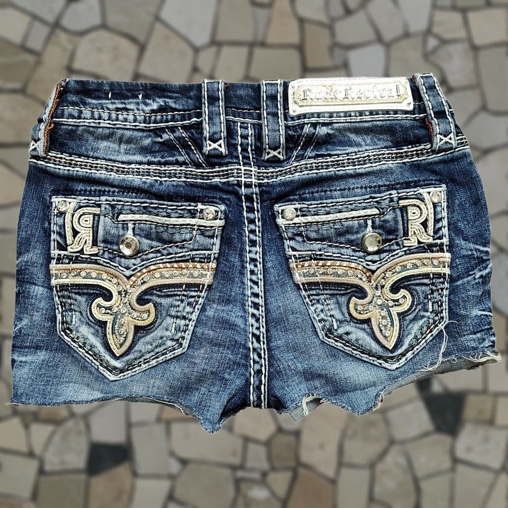 Vintage Rock Revival Agata Denim Cut Off Shorts Womens 24 1.5" Inseam Blue Cotton Blend Denim 5-Pocket Regular Rise Rock Designer American Shorts Ladies Size 42" / US 20 - 1 Thumbnail