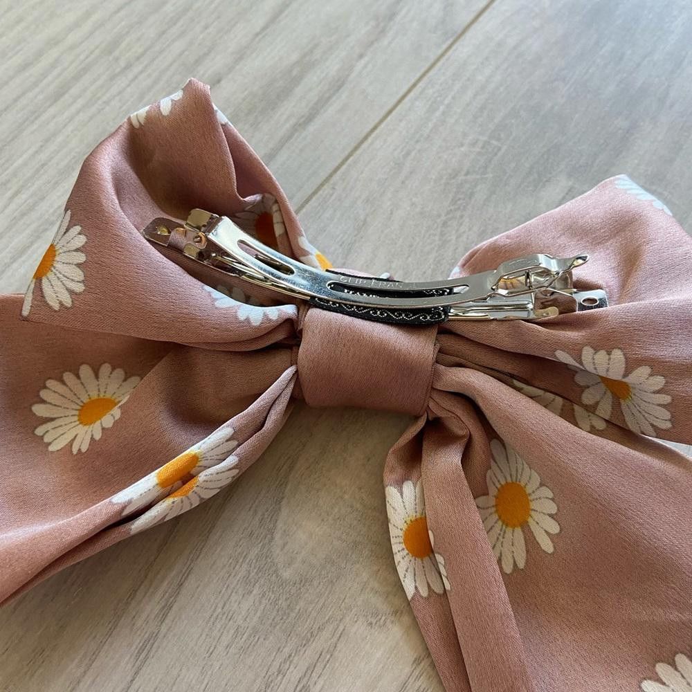 Forever 21 Forever 21 Oversized Floral Bow with Clip Size ONE SIZE - 5 Thumbnail