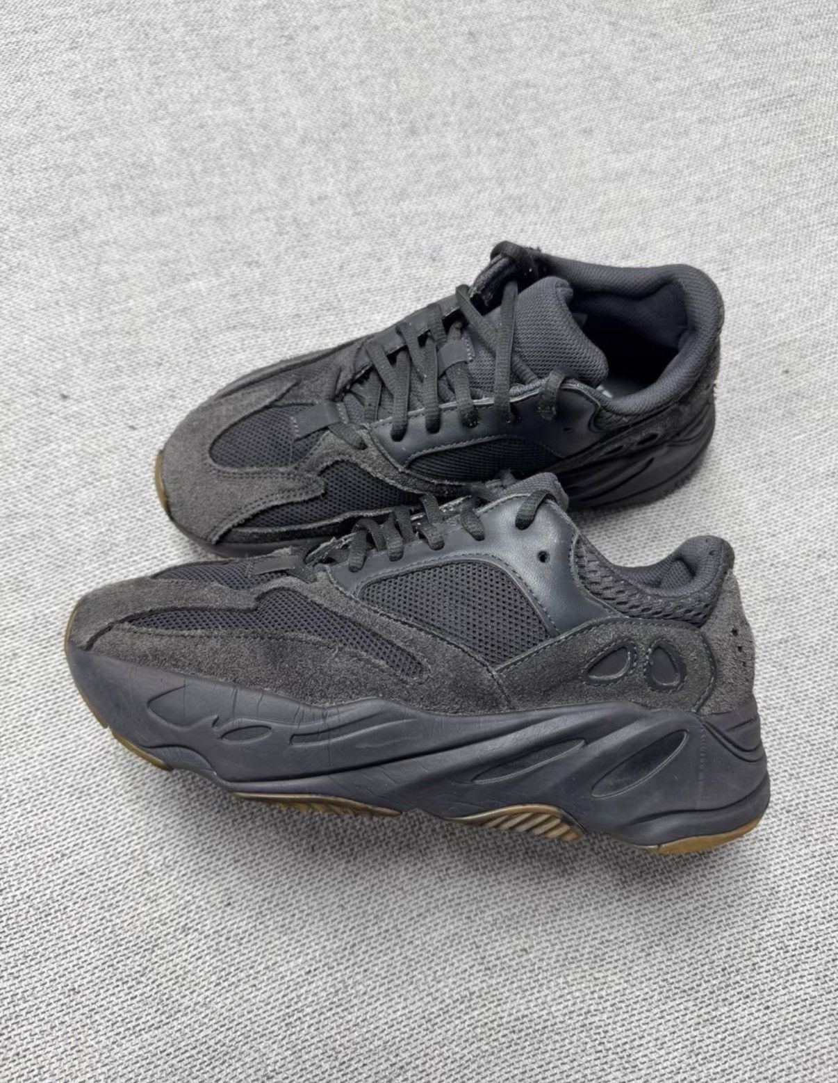 Adidas Adidas Yeezy 700 Utility Black K37 Size US 7 / EU 40 - 2 Thumbnail