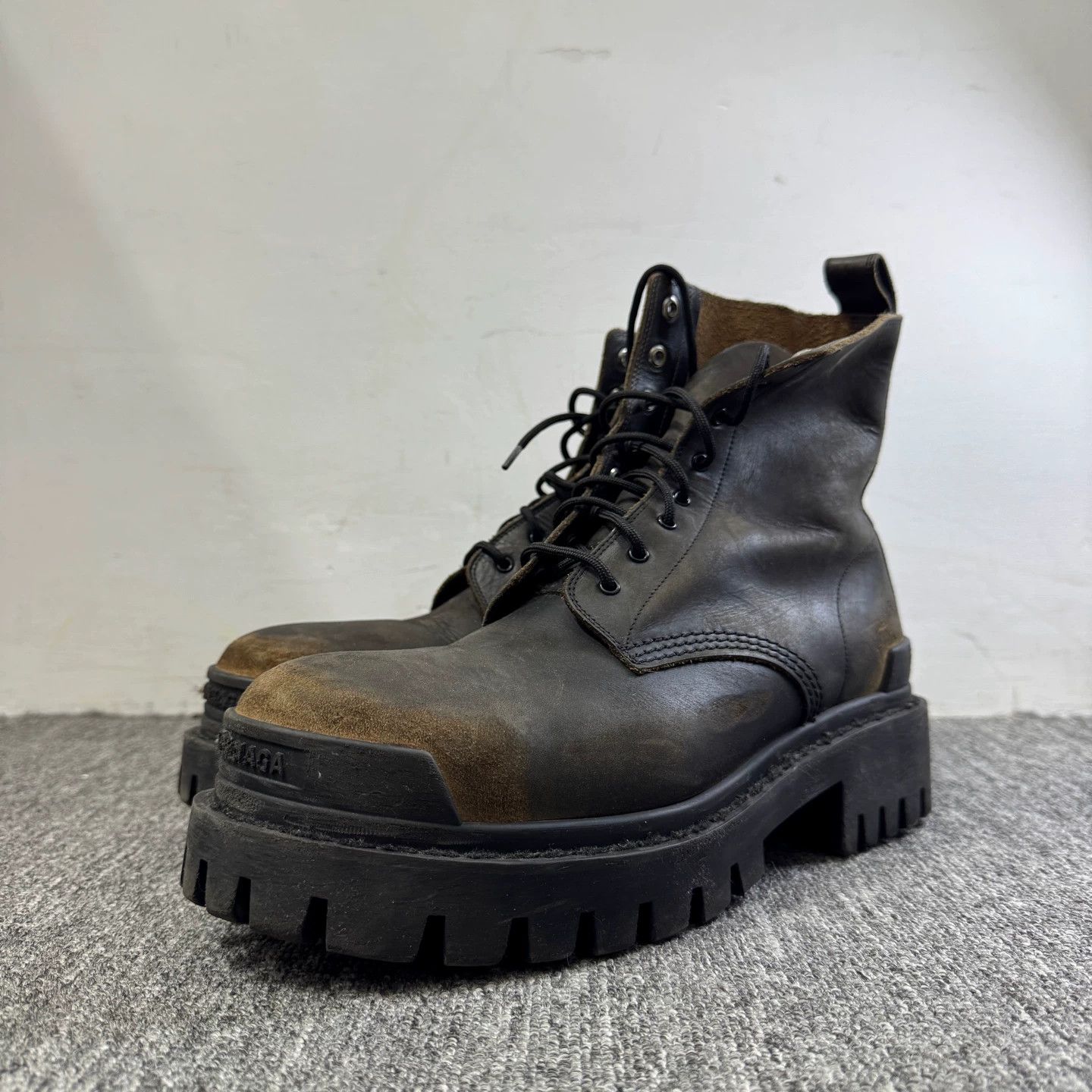 Balenciaga Balenciaga Rust Distressed Leather Boots 95 New 42 EU Size US 9 / EU 42 - 1 Thumbnail