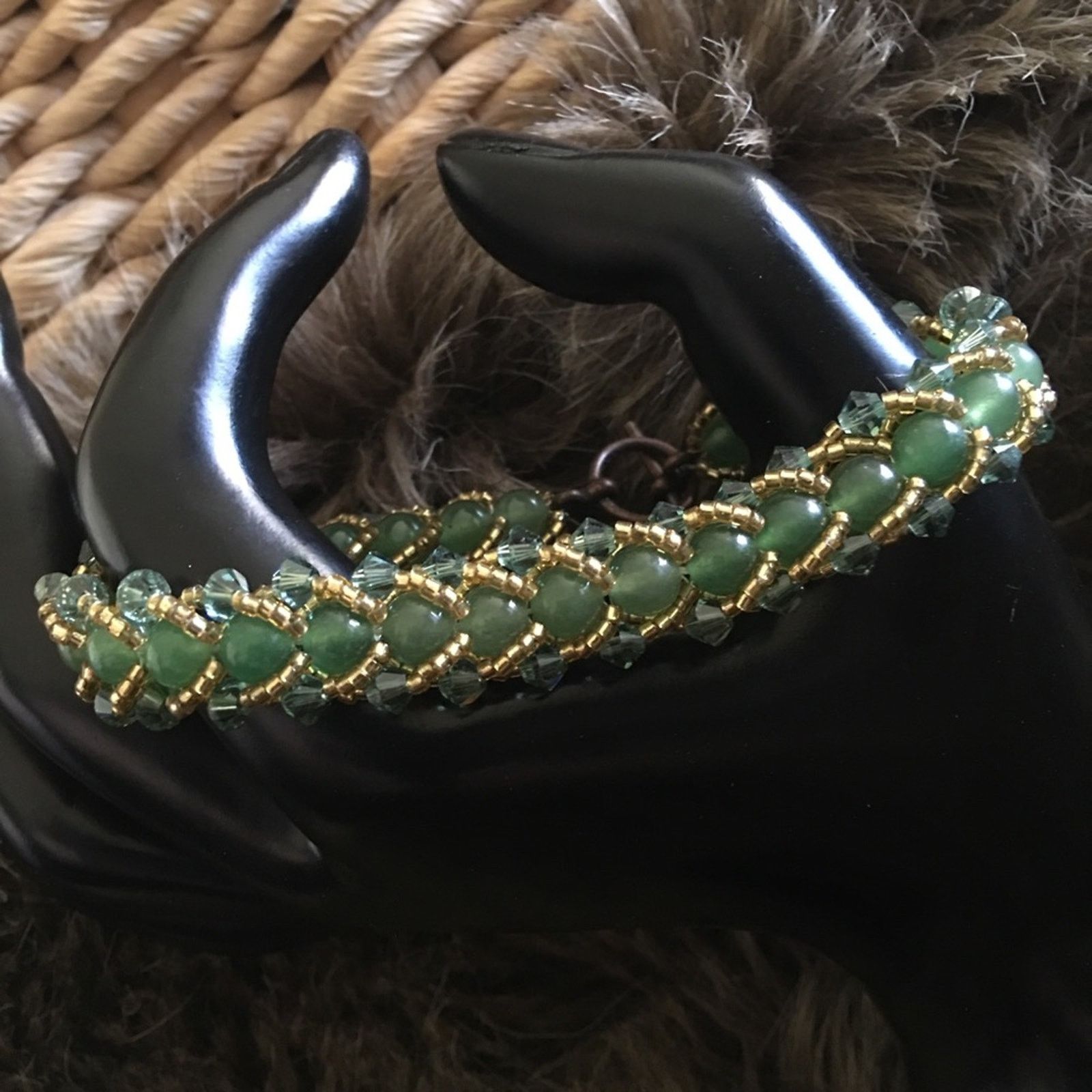 Vintage Vintage green and gold glass beaded bracelet Size ONE SIZE - 1 Thumbnail