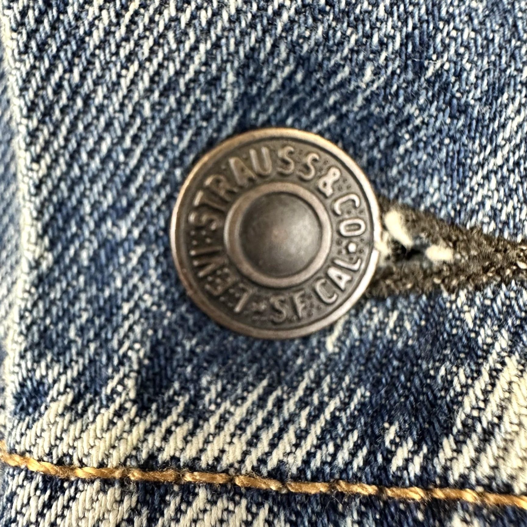 Levi's Levi's Trucker Jacket Mens XL Blue Denim Button Front Distressed Faded 72334 Size US XL / EU 56 / 4 - 7 Thumbnail