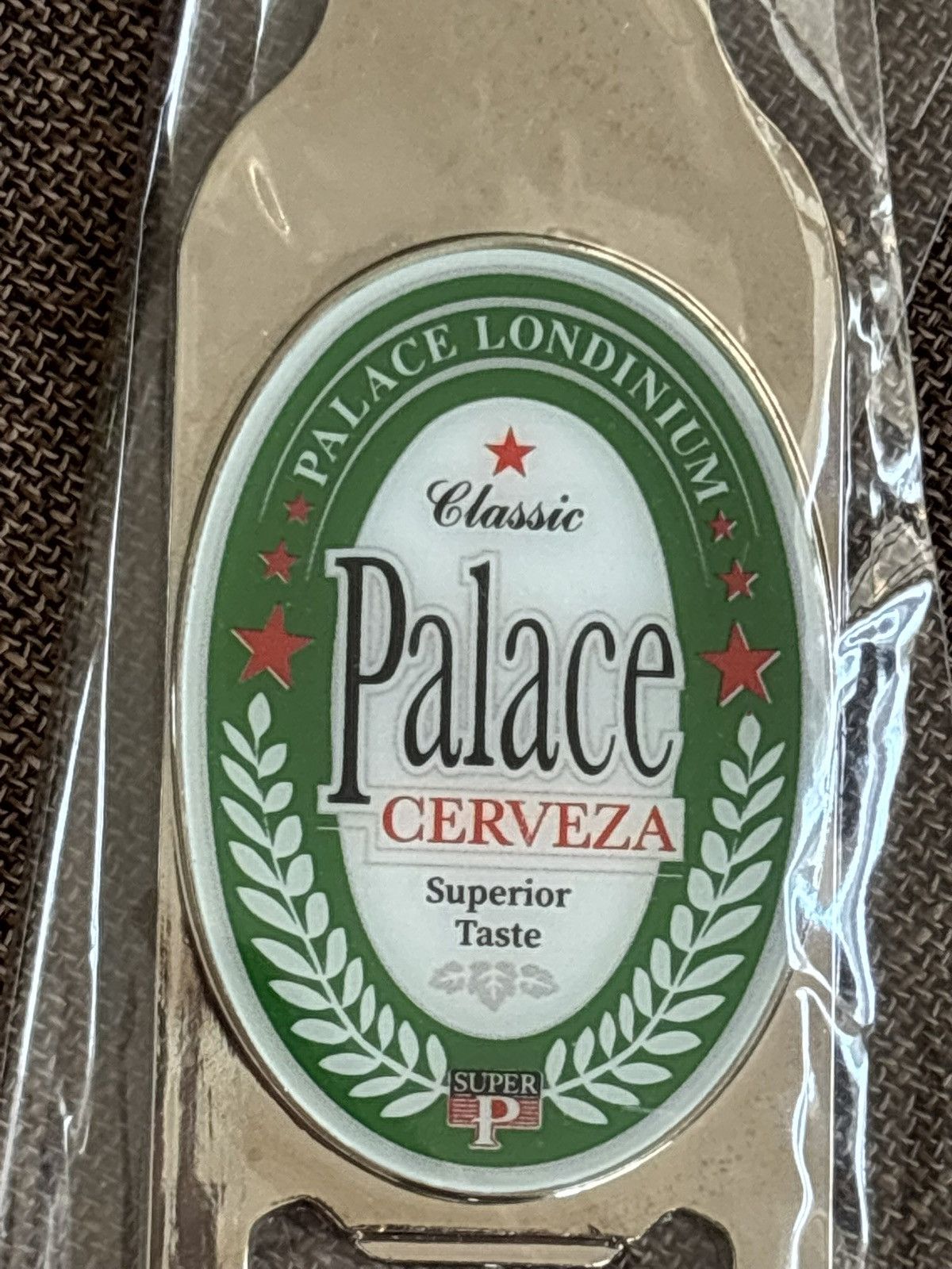 Palace Palace BOTTLE OPENER MAGNET in GREEN / SILVER (SS25) Size ONE SIZE - 2 Thumbnail