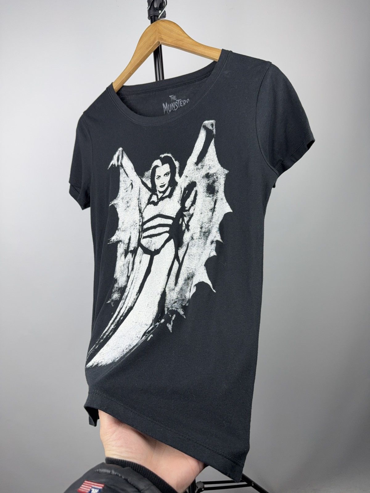 Band Tees 00s The Munsters Lily Munster Rock Rebel Tee Made in USA L Size L / US 10 / IT 46 - 2 Thumbnail
