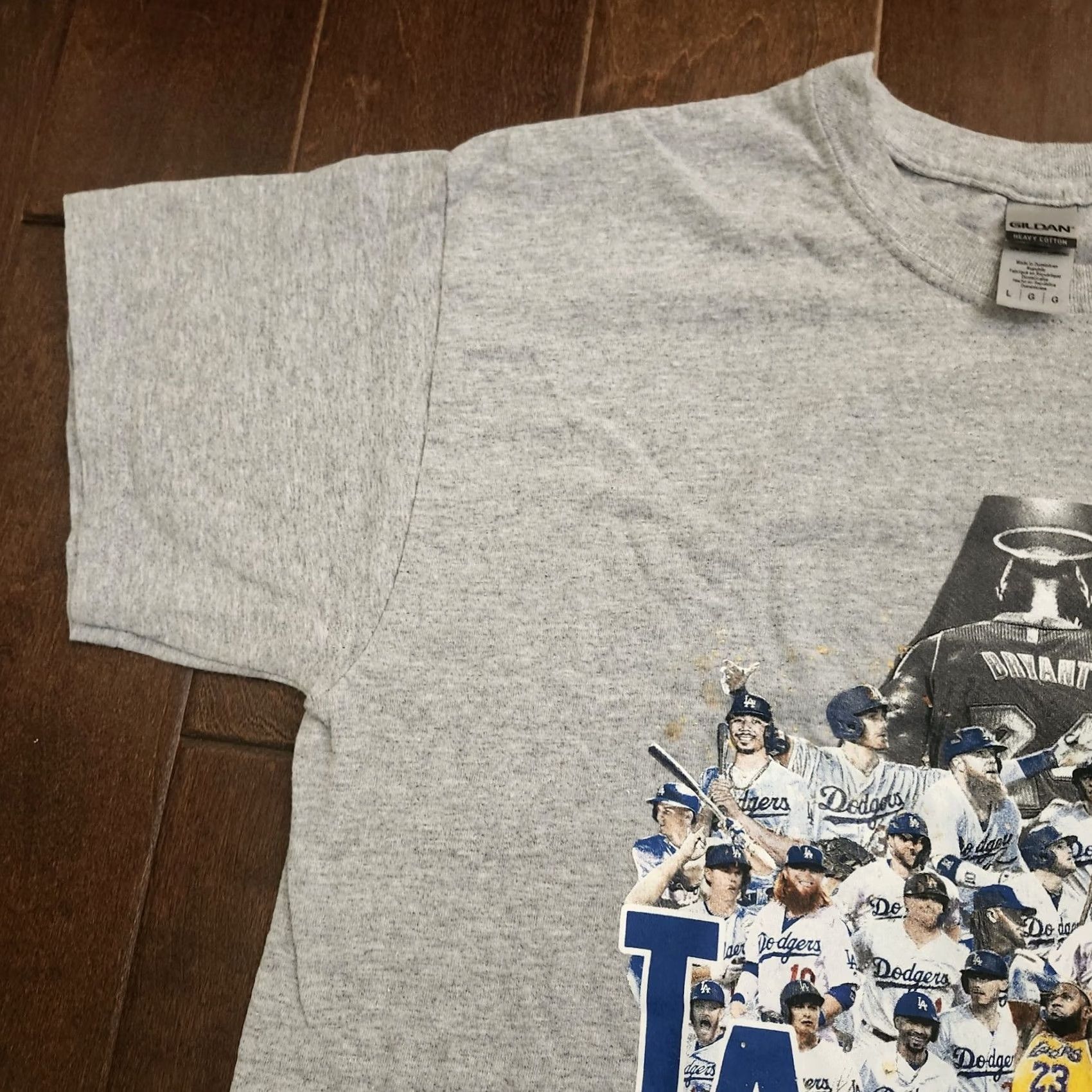 Gildan VINTAGE LA Lakers Dodgers World Champions Kobe Bryant 2020 Graphic Tee Shirt Gray 2XL Size US L / EU 52-54 / 3 - 5 Thumbnail