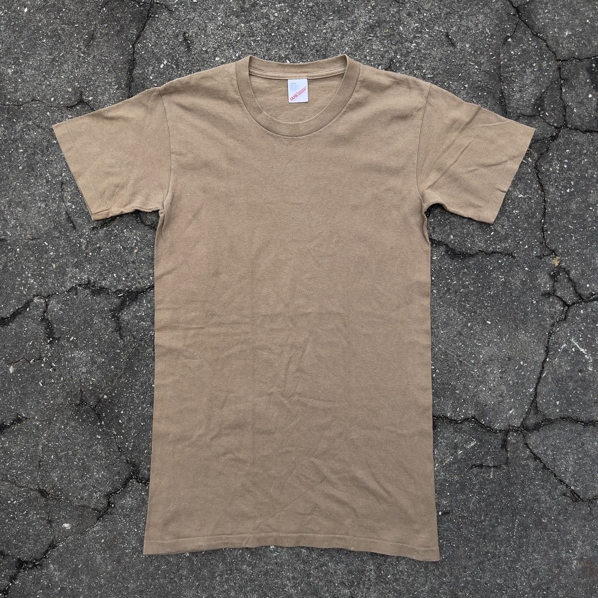 Vintage Vtg 90s DUKE ATHLETIC Faded Brown Single Stitch Shirt Size US S / EU 44-46 / 1 - 1 Thumbnail