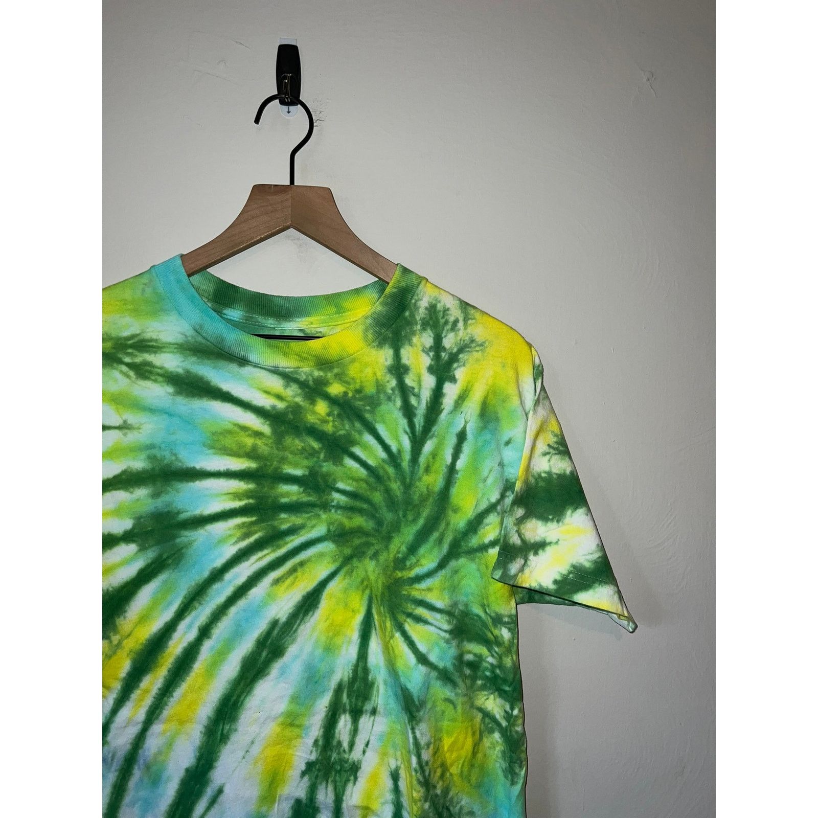 Vintage Vintage Green Spiral Tie Dye Shirt Blank Shirt Tee VTG M Size US M / EU 48-50 / 2 - 2 Thumbnail
