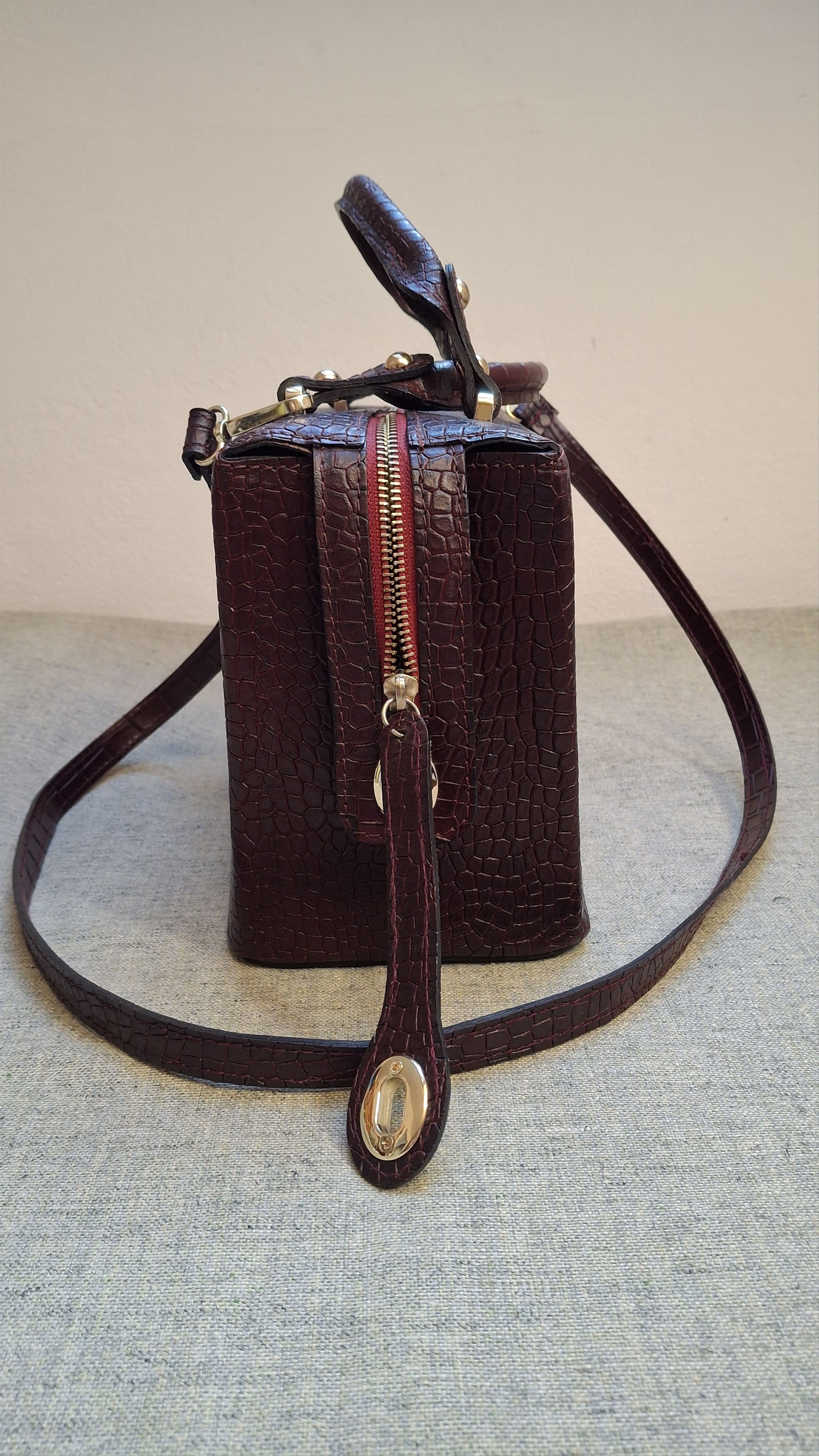 Vintage Avant-Garde Burgundy Croc Doctor Bag: Pristine Y2K Size ONE SIZE - 2 Thumbnail