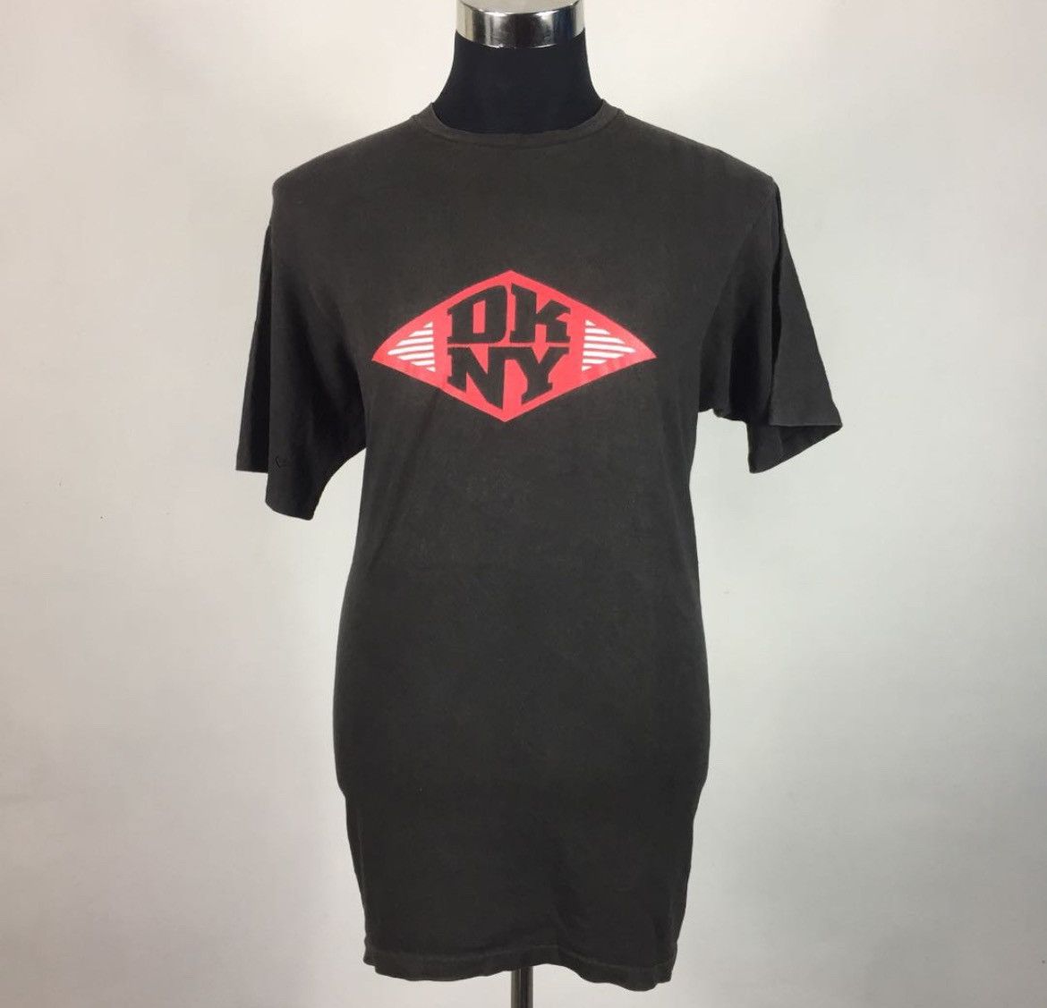 DKNY × Vintage Vintage dkny tees Size US L / EU 52-54 / 3 - 1 Thumbnail