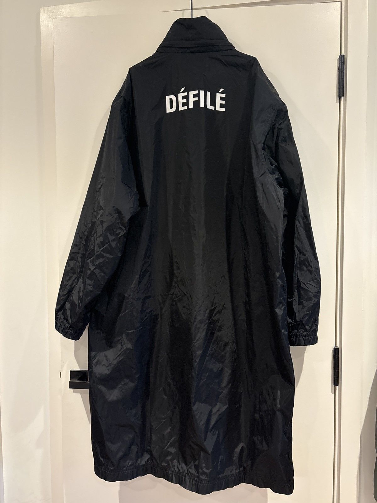 【1/12まで最終値下げ】 BALENCIAGA raincoat ブルゾン Balenciaga Balenciaga defile rain coat | Grailed