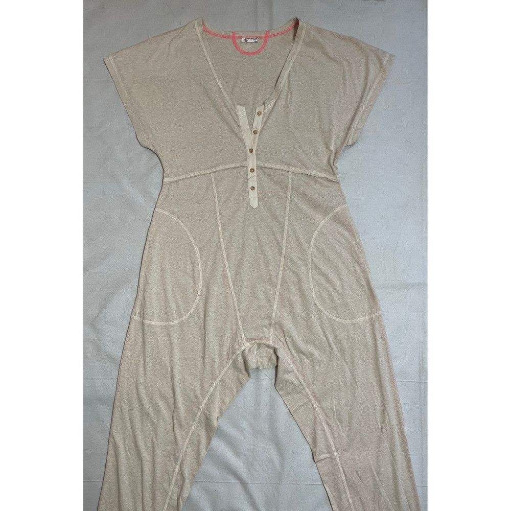 Free People New Free People Pillow Talk Henley Beige Romper Size XS Size 26" / US 2 / IT 38 - 2 Thumbnail