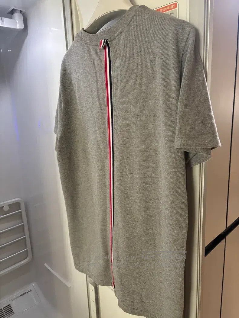 Thom Browne Thom Browne Three-stripe short-sleeve T-shirt Size US L / EU 52-54 / 3 - 1 Thumbnail