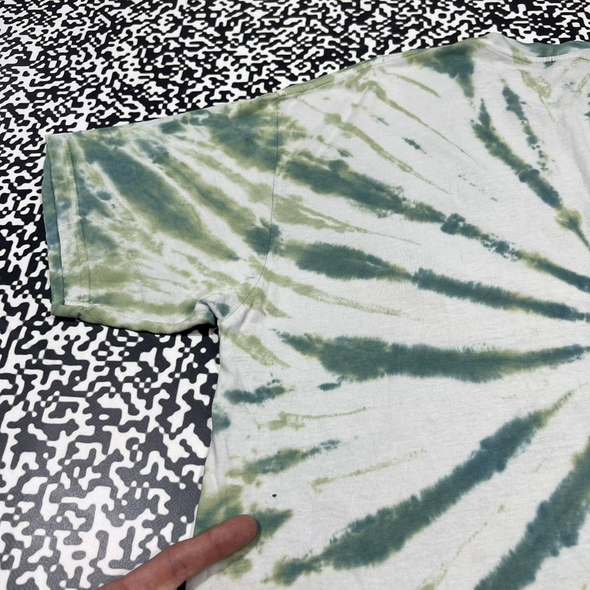 Band Tees Vintage Y2K The Murlocs Loopholes Tie Dye Band Rock T-shirt Size US XL / EU 56 / 4 - 10 Thumbnail
